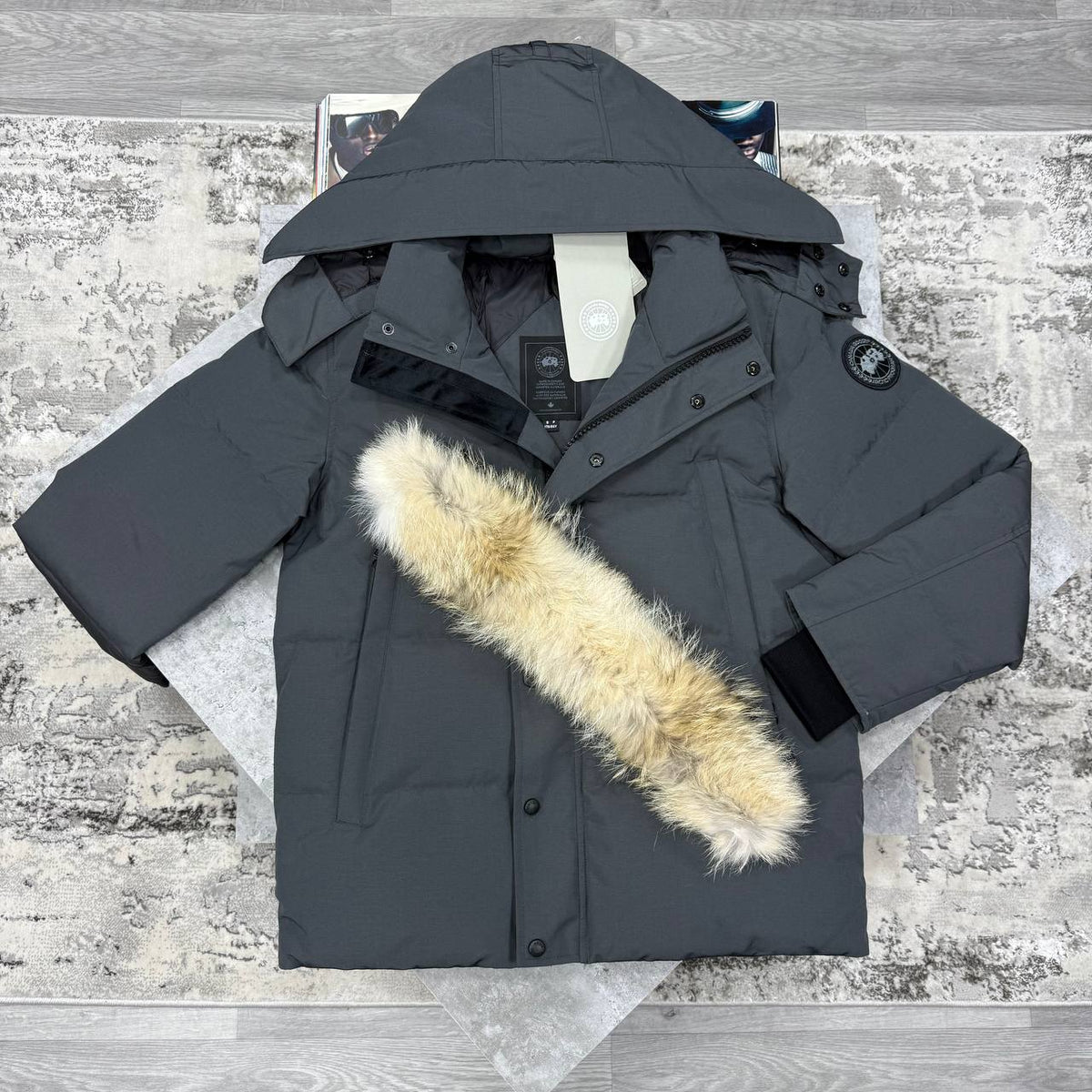 SUPER CLON WYNDHA PARKA WITH FUR WITH GHOST  AND RED BADGE WITH DUST BAG jay1409