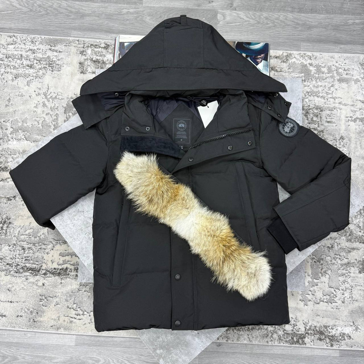 SUPER CLON WYNDHA PARKA WITH FUR WITH GHOST  AND RED BADGE WITH DUST BAG jay1409