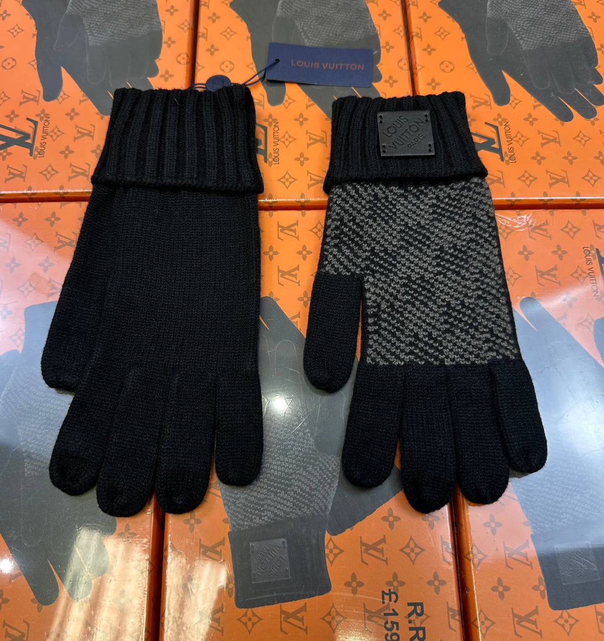 LV Gloves 🧤 to1209
