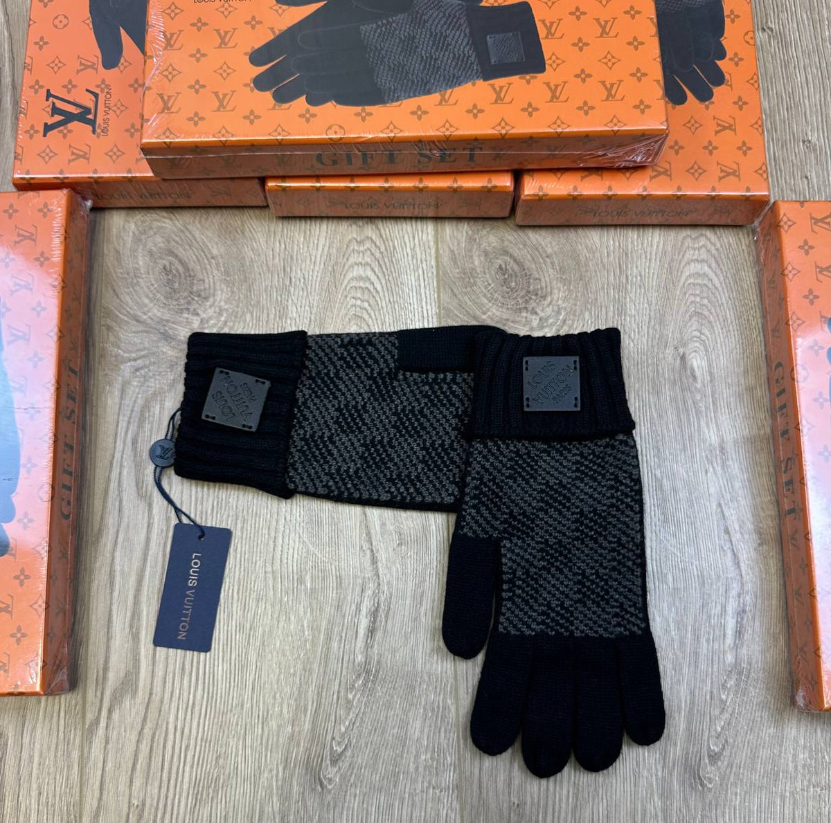 LV Gloves 🧤 to1209