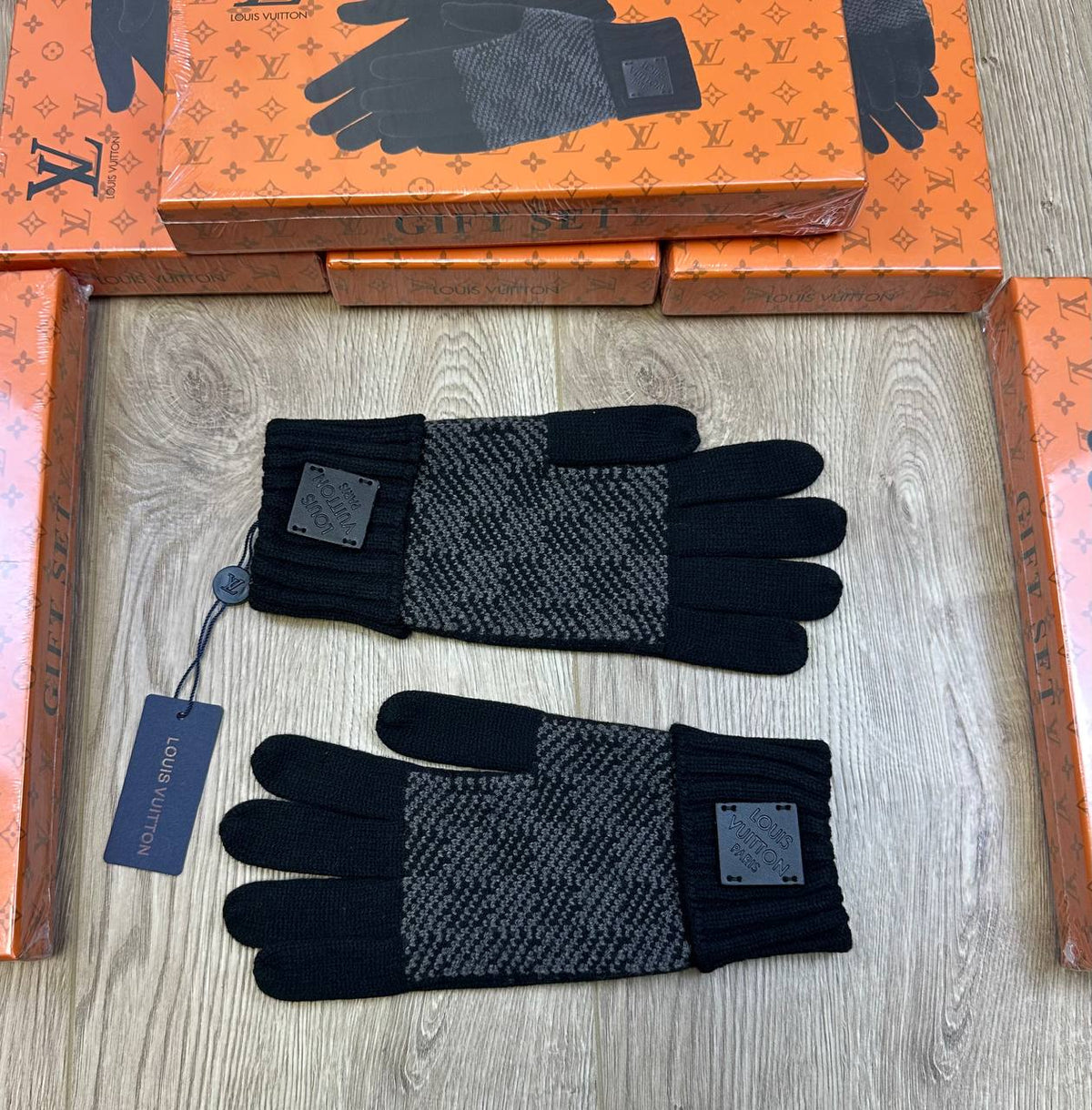 LV Gloves 🧤 to1209