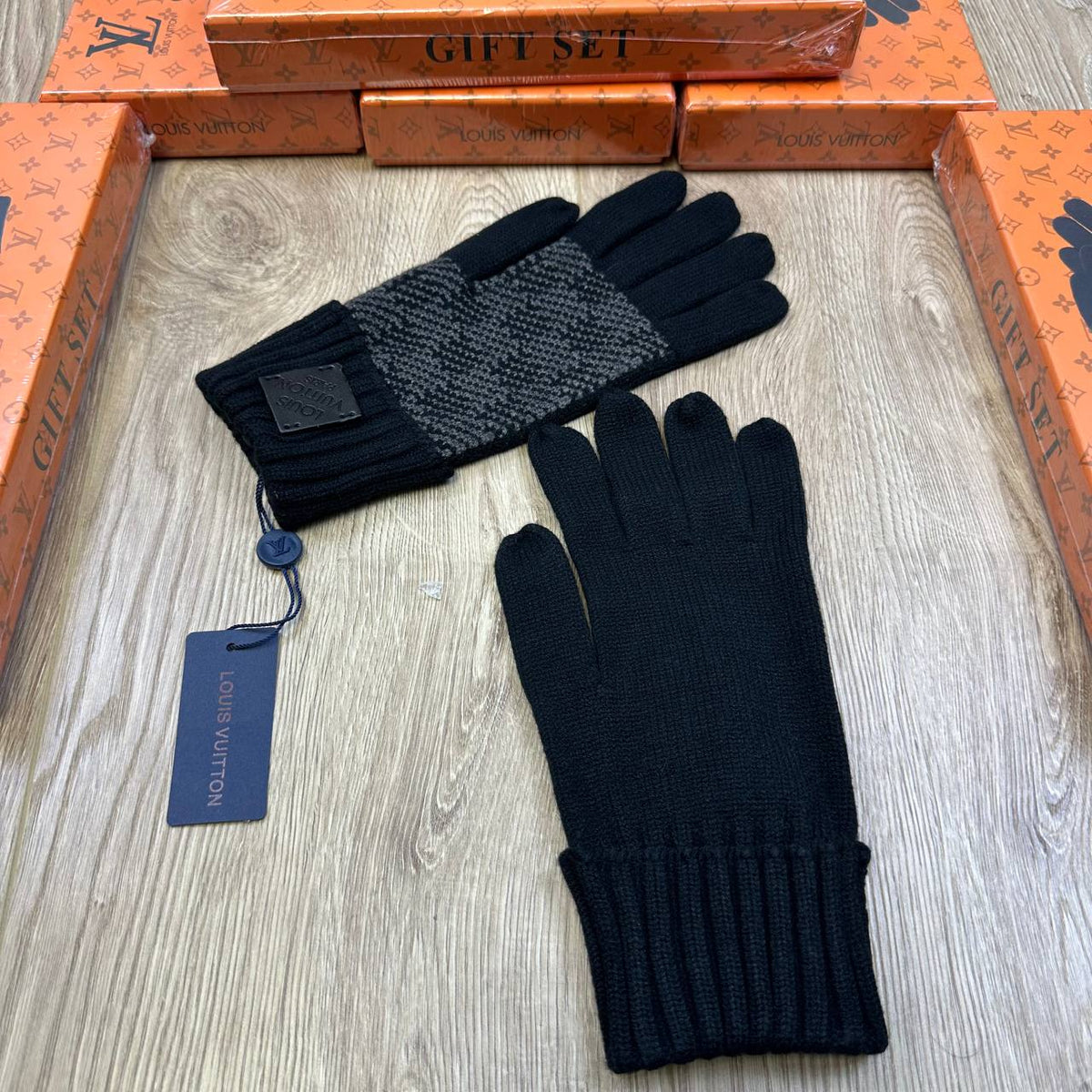 LV Gloves 🧤 to1209
