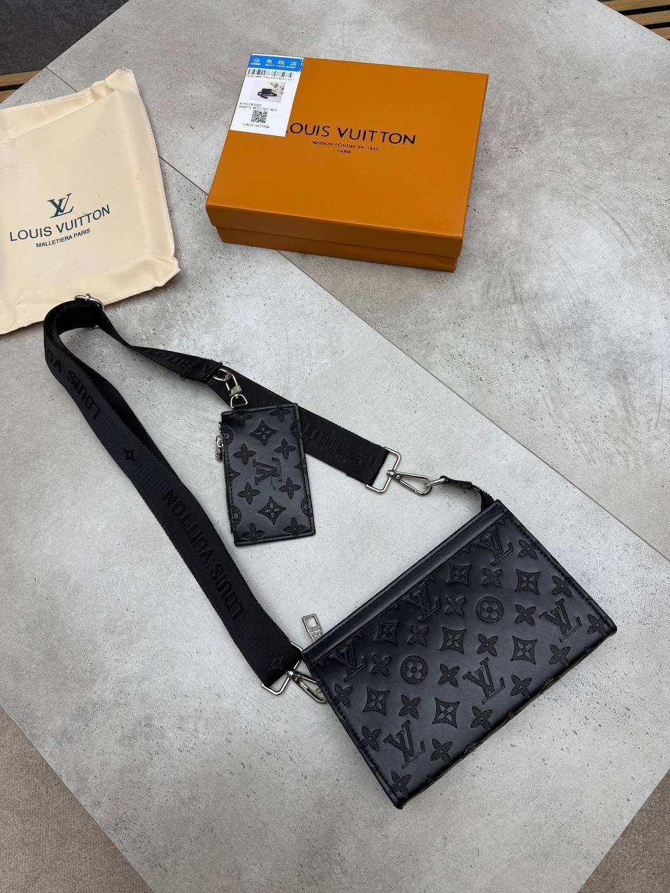 MENS LV BAG COME WITH BOX ETC am1309
