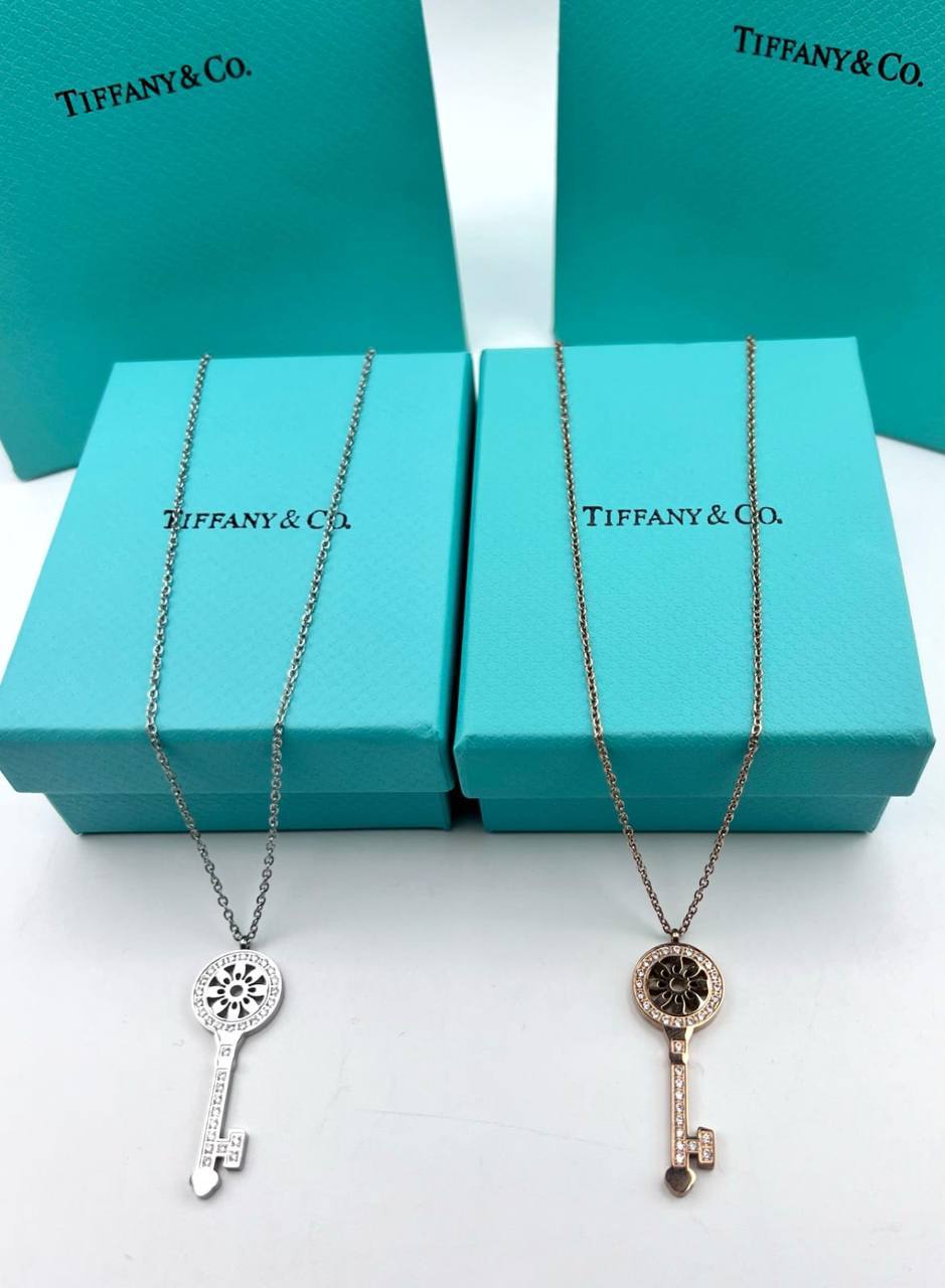 Women’s necklace set with box and carrier bag sa1509