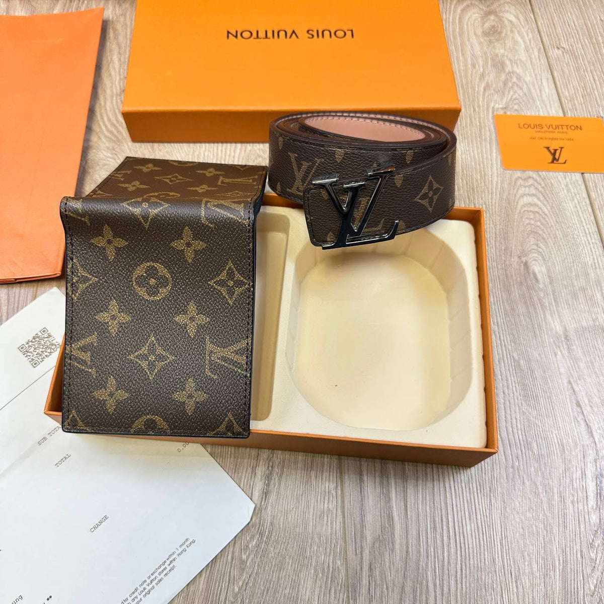 LV BELT AND WALLET SET COMES WITH BOX & PAPERWORK to1409