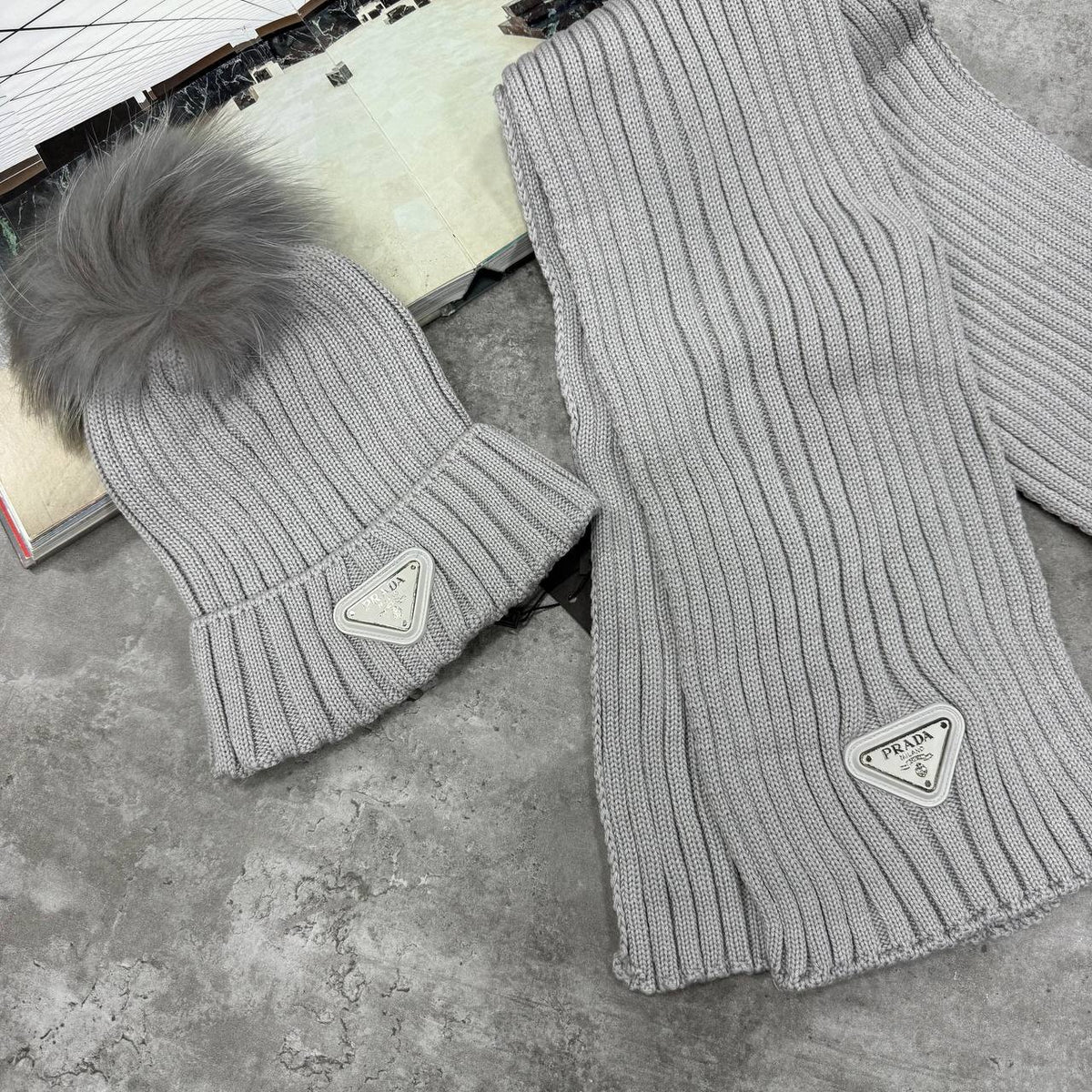 SUPER CLON PRAD HAT ND SCARF SET jay1609