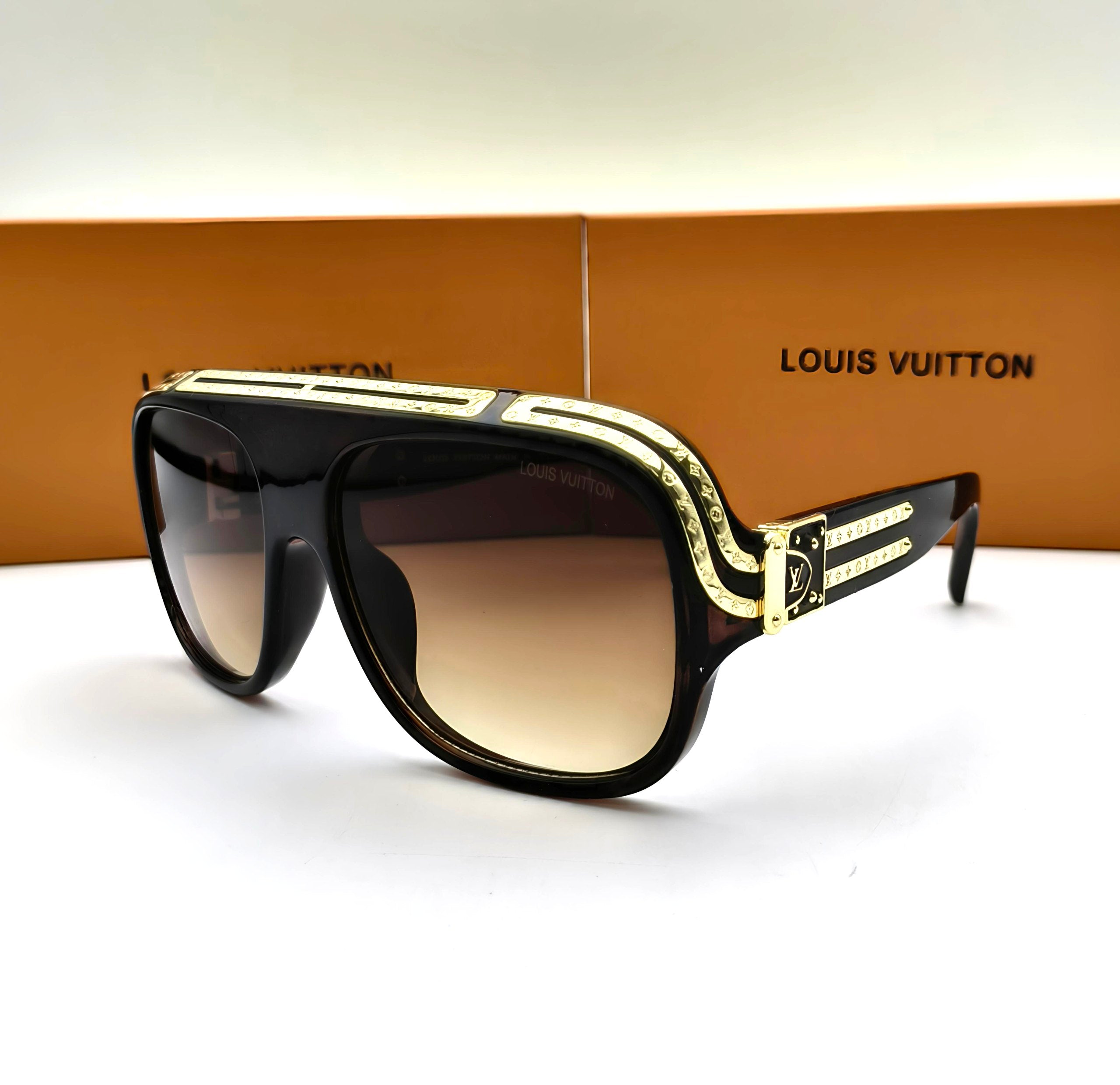 Loui Vuitto sunglasses with box am0904