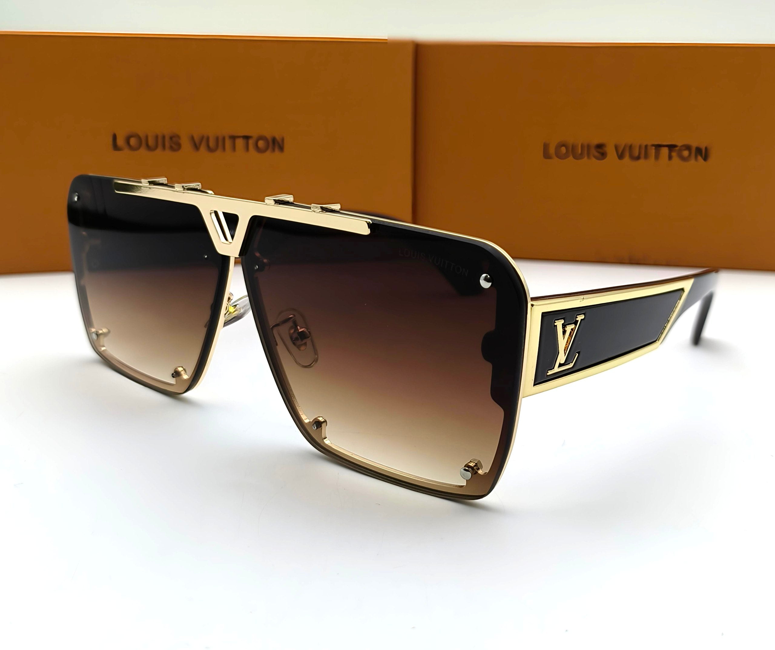 Loui Vuitto sunglasses with box am0904