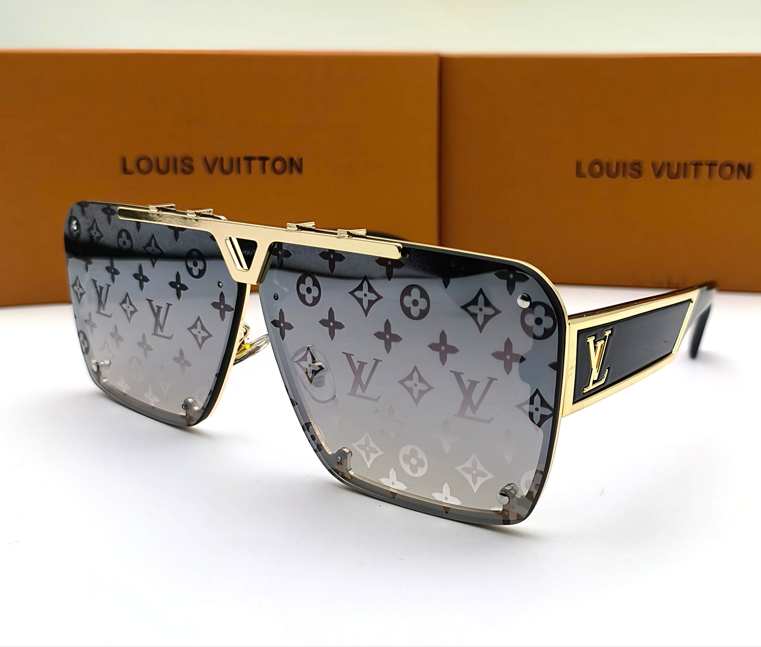Loui Vuitto sunglasses with box am0904