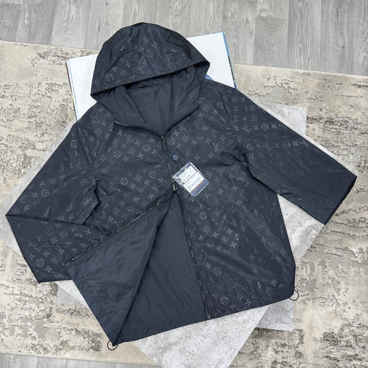 SUPER CLON LV MONOGRA REVERSIBL WINDBREAKER jay2706