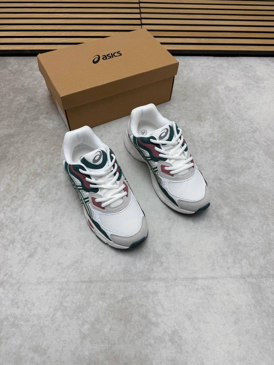 WOMENS ASIC COME WITH BOX am0904