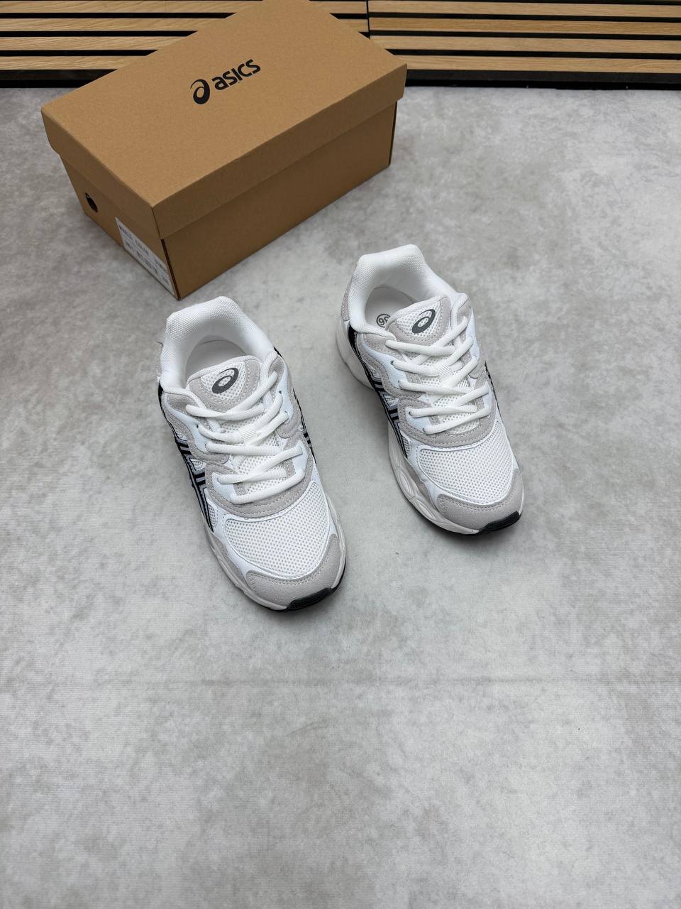 WOMENS ASIC COME WITH BOX am0904