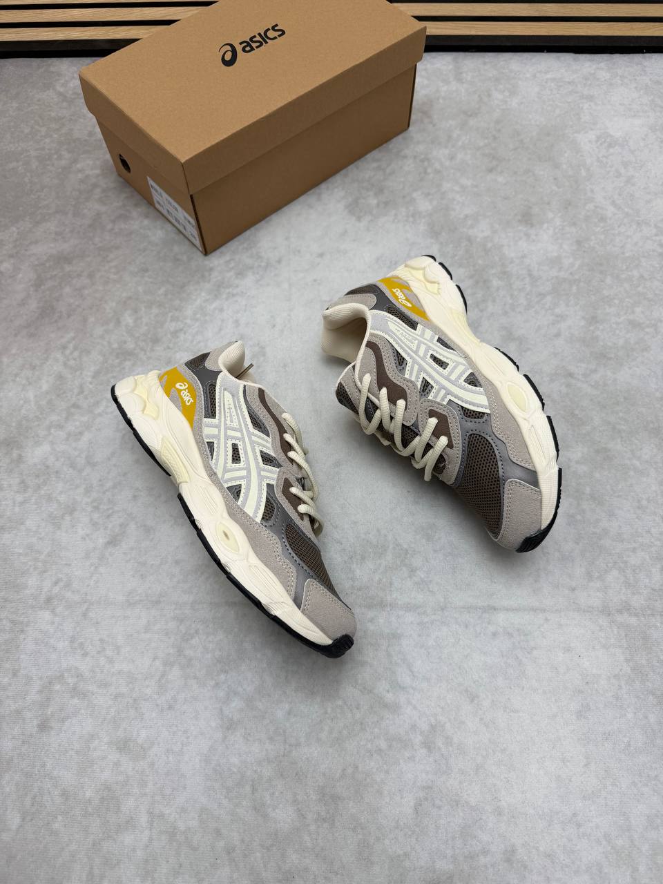 WOMENS ASIC COME WITH BOX am0904