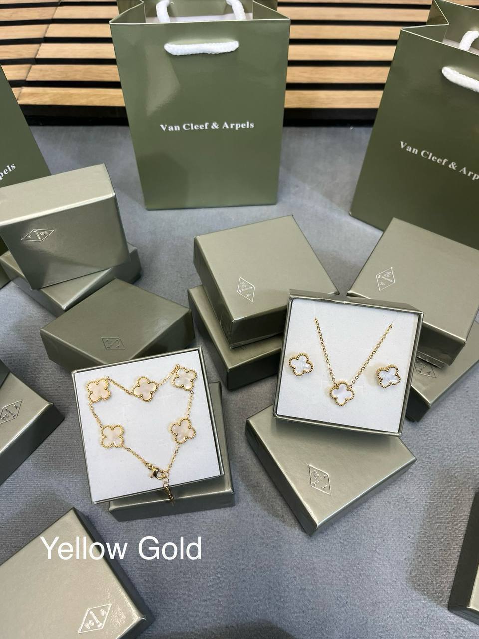 VIN CLEF or ARPELS NECKLACE EARRING AND BRACLET SET WITH FULL PACKING am0109