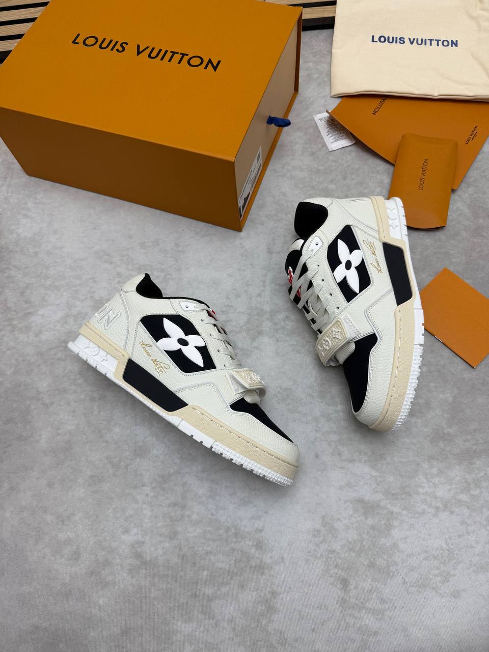 SUPER CLON LV TRAINERS COME WITH BOX ETC am2006
