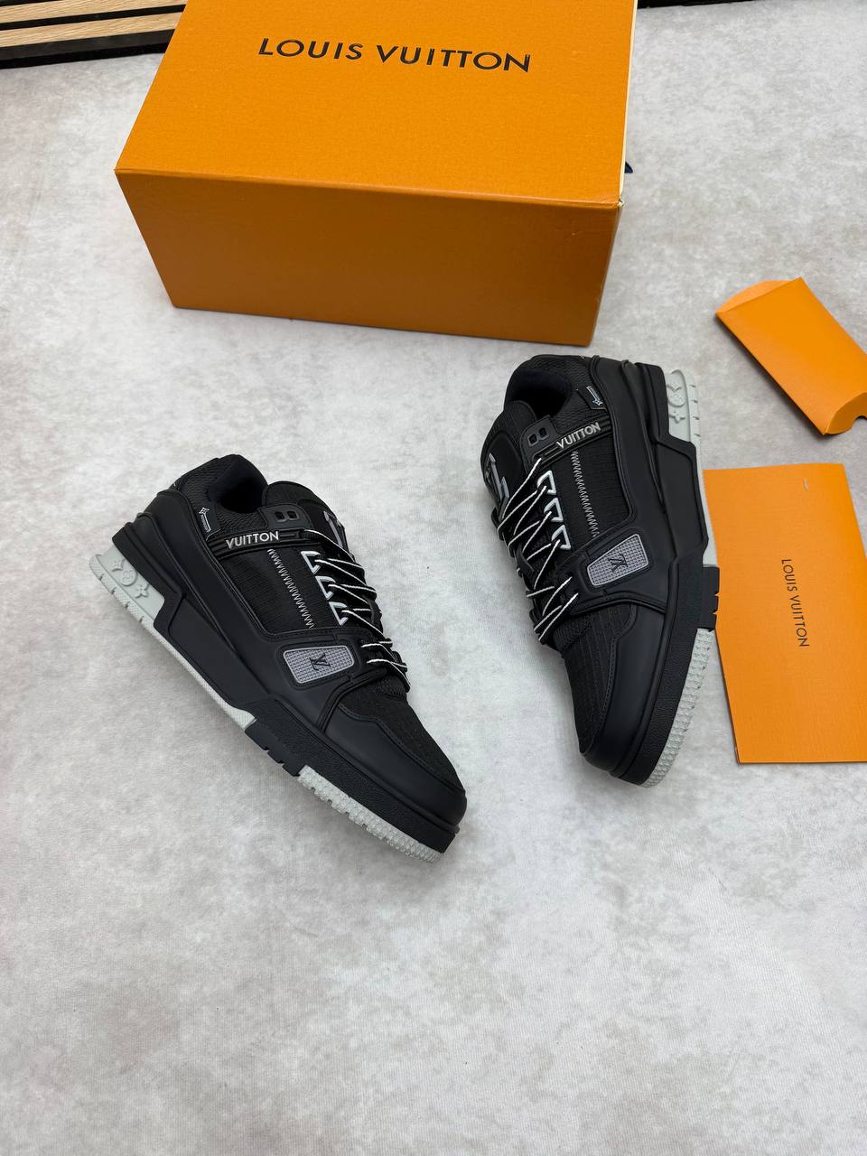 SUPER CLON LV TRAINERS COME WITH BOX ETC am2006