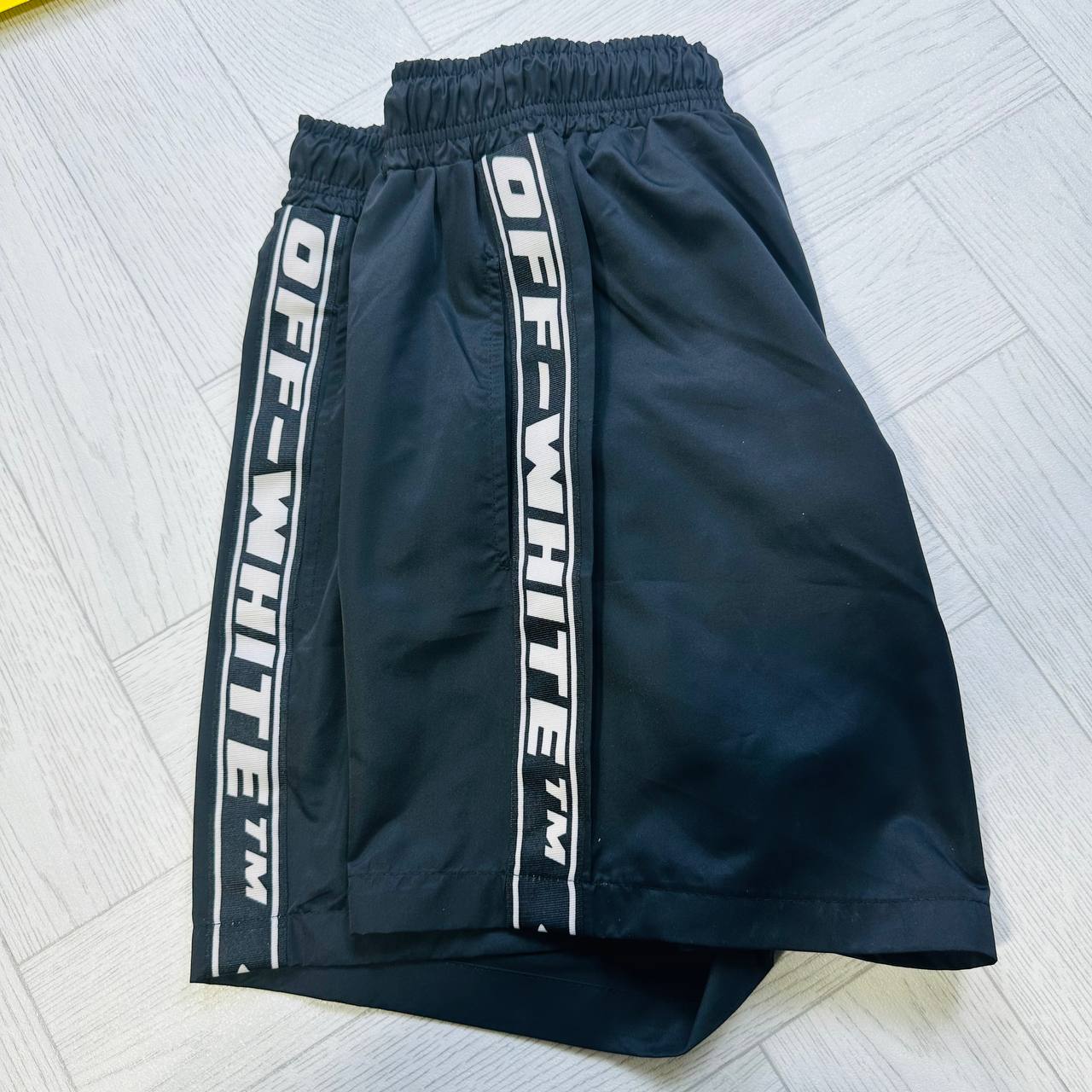 QUALITY OFF WHITE SHORT to0108