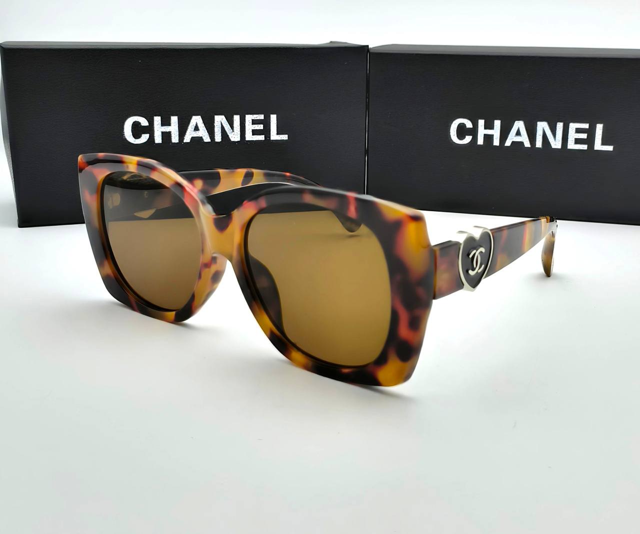 CHANE  SUNGLASSES COME WITH BOX ETC am2106