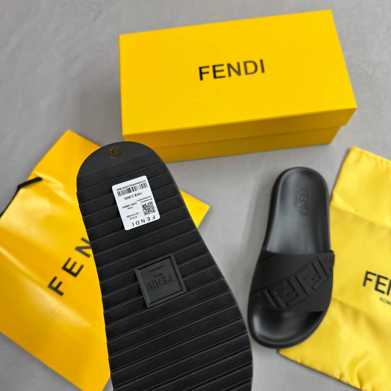 Fendn slider with box and carrier bag sa0309
