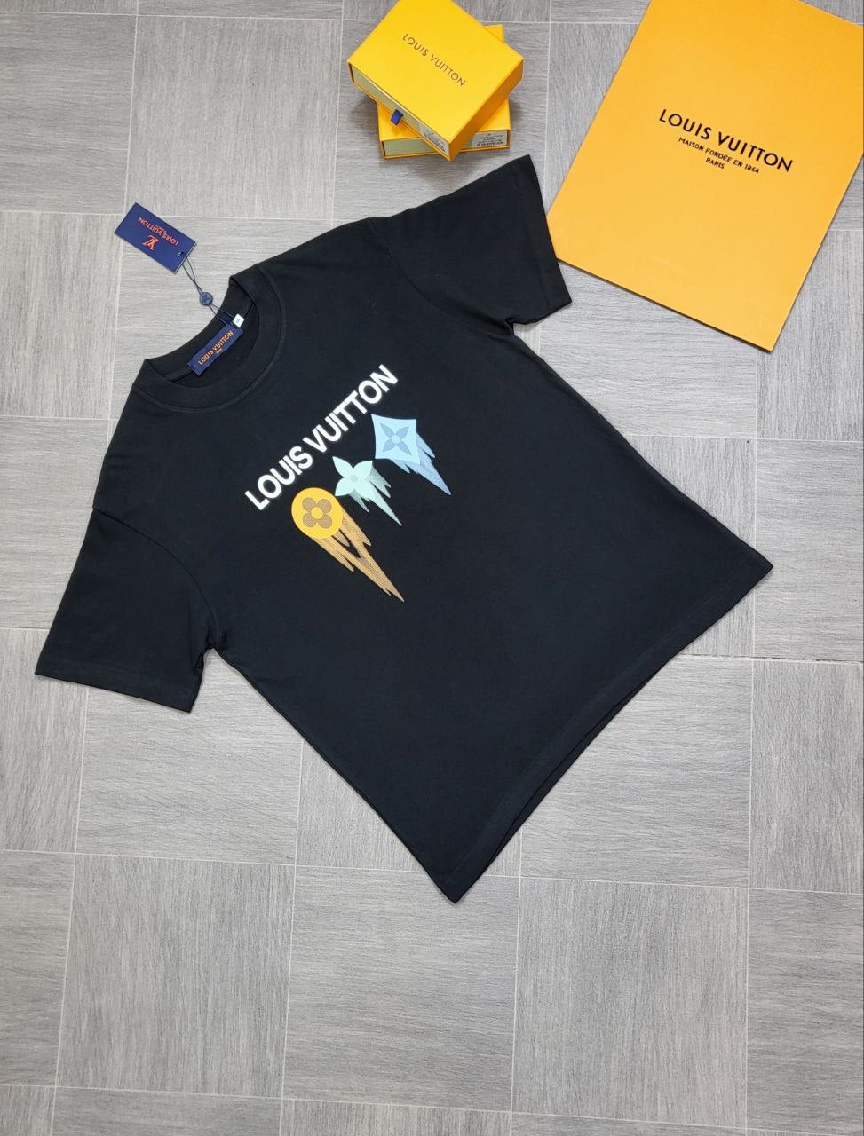 SUPERCL QUALITY LOU VUITN TSHIRT WITH *BAG* ak2306