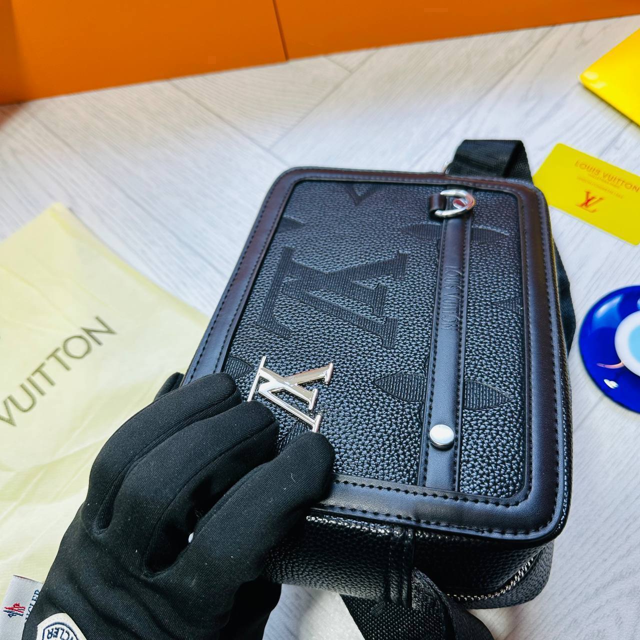 LV MAN BAG WHIT BOX AND DUST BAG to2306