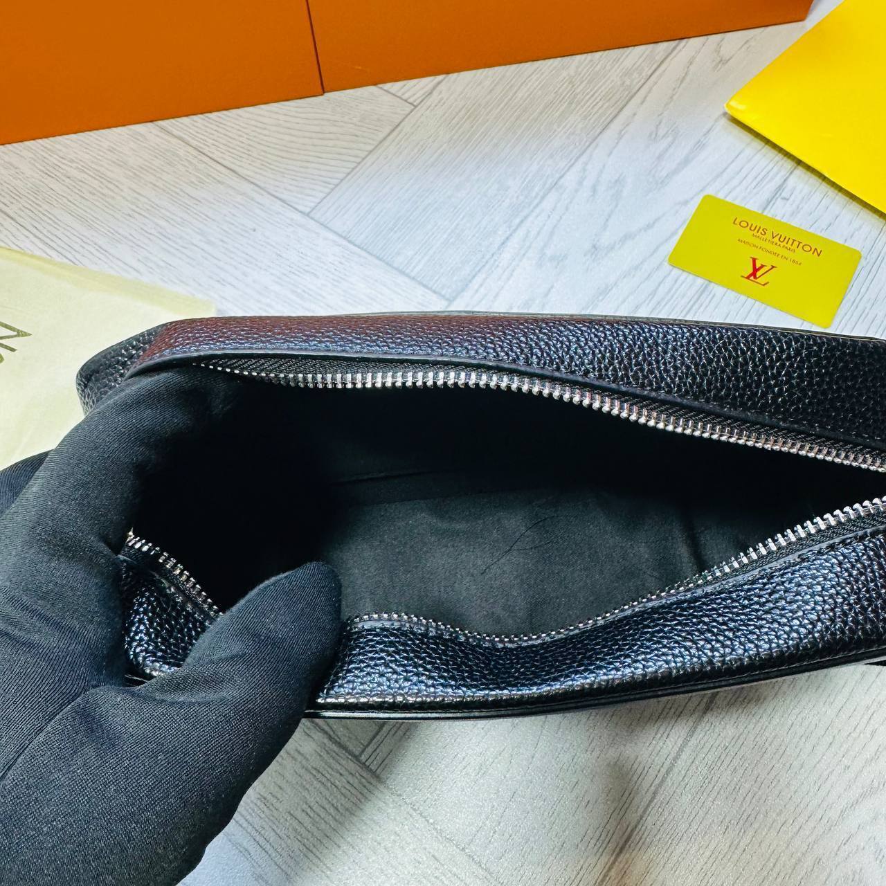 LV MAN BAG WHIT BOX AND DUST BAG to2306