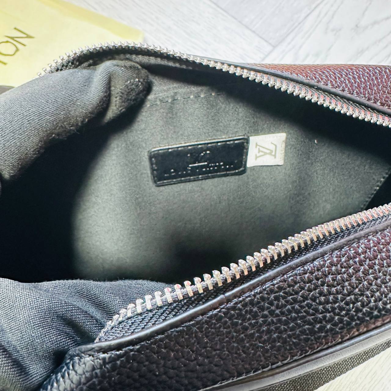 LV MAN BAG WHIT BOX AND DUST BAG to2306