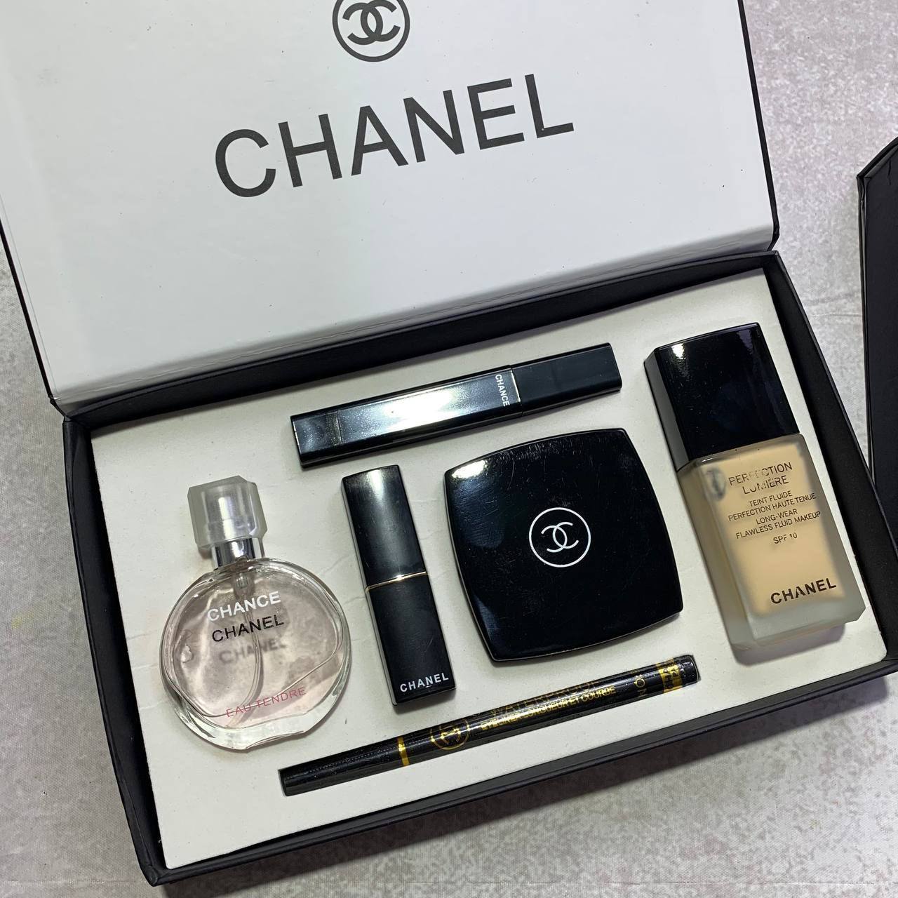 CHANE MAKEUP &PERFUME SET AVAILABLE su1009
