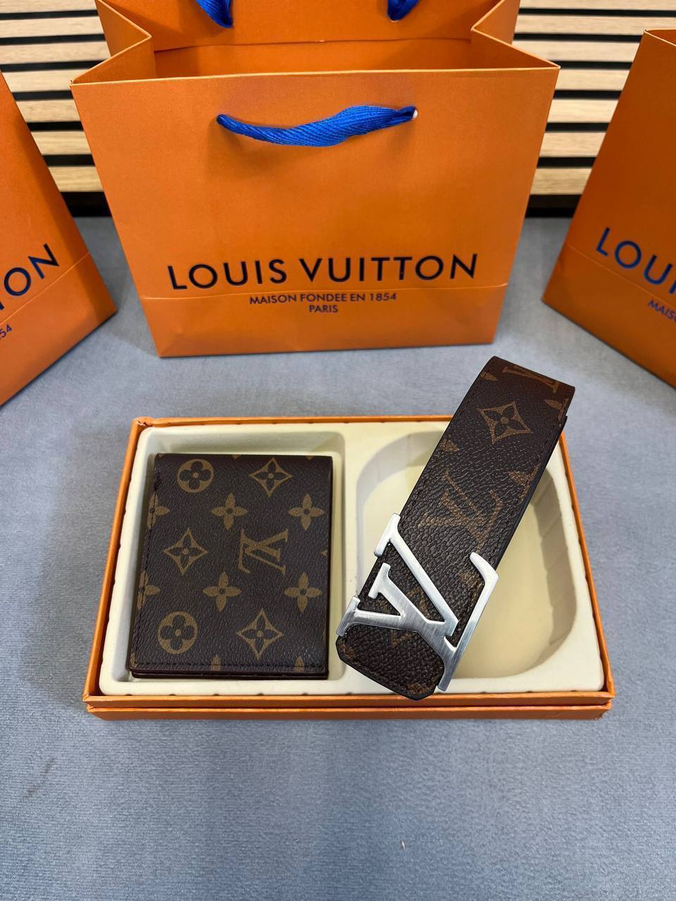 LOUIS VUITTO BELT AND WALLET SET am2906