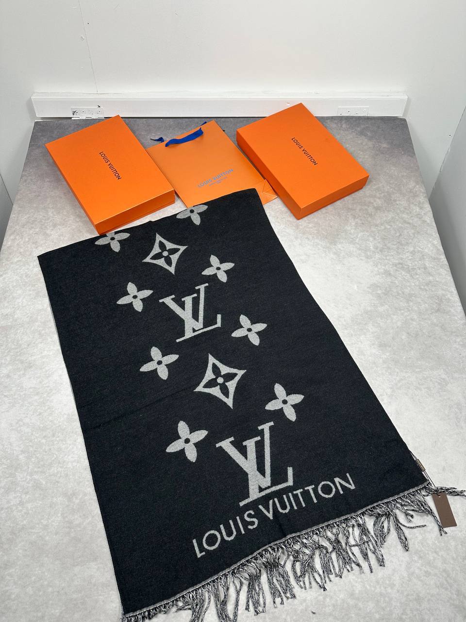 SUPER CLON LV CASHMER SCARF COME WITH BOX am2906