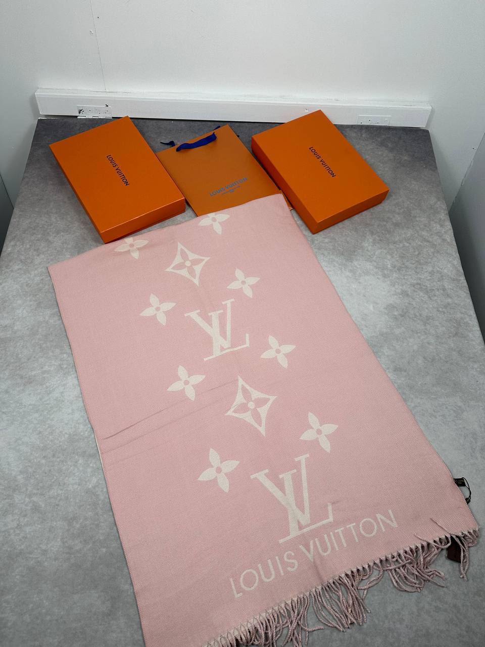 SUPER CLON LV CASHMERE SCARF COME WITH BOX am2908
