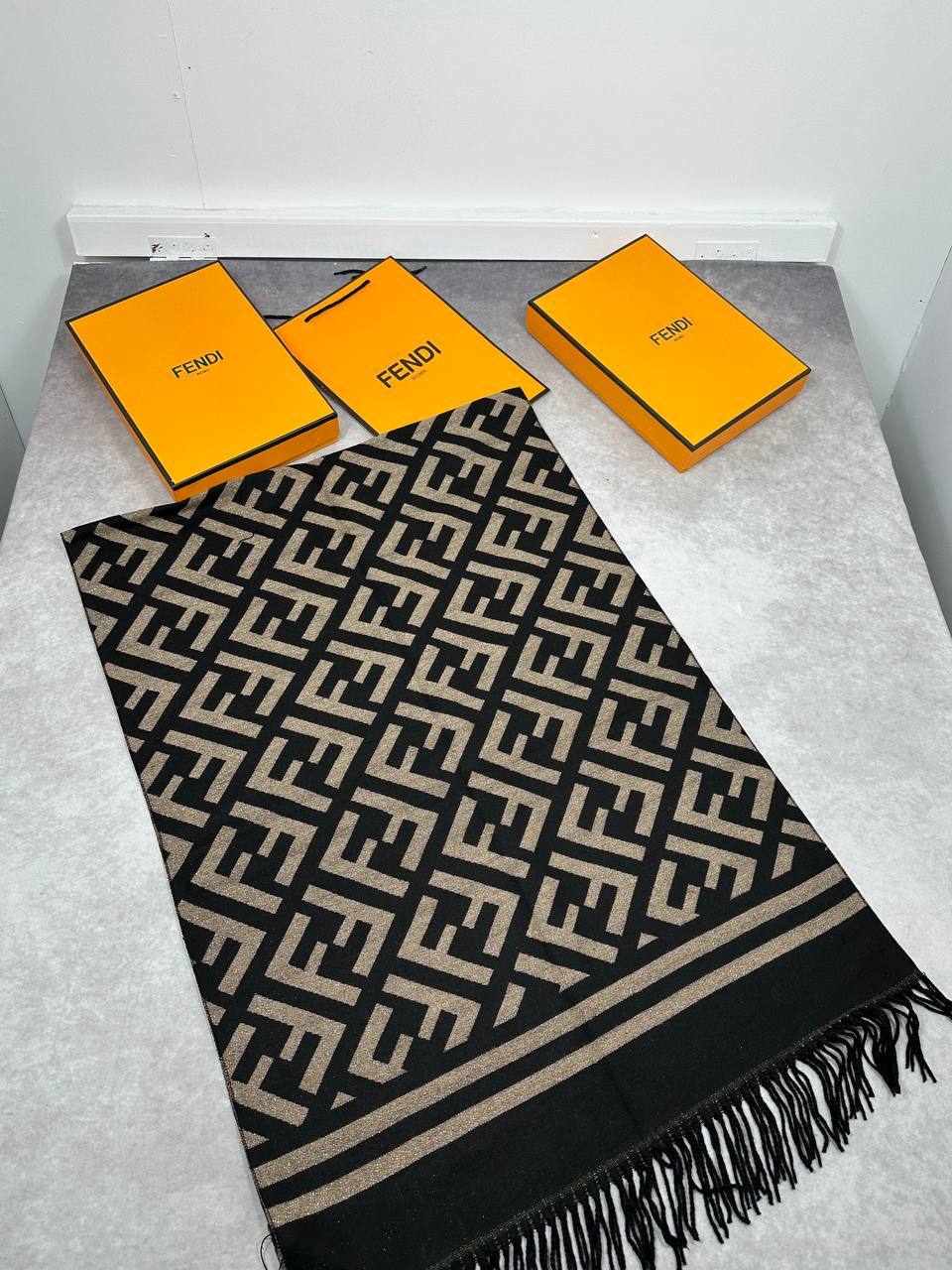 SUPER CLON FEND CASHMER SCARF COME WITH BOX am2908
