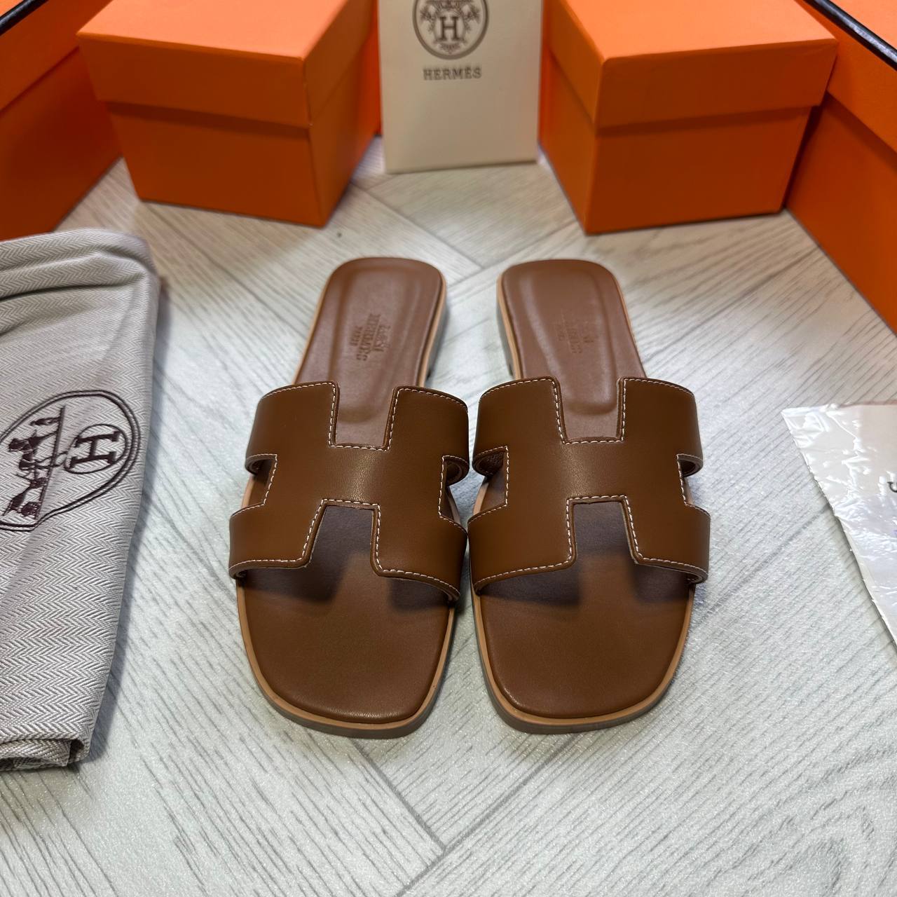 Hrmes sliders boxed to1109