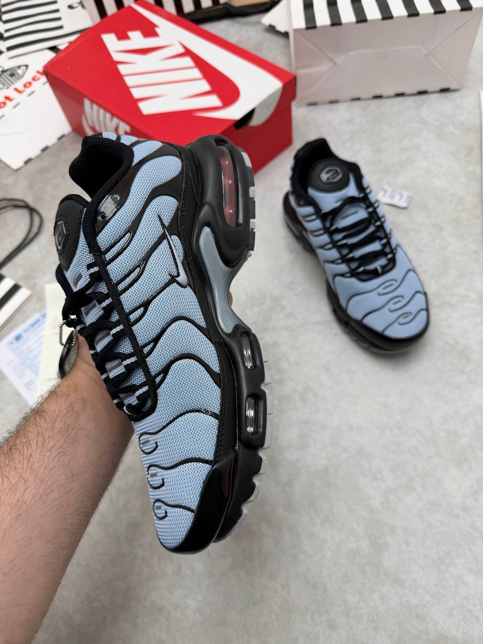 MENS NIK TNS AIR MAX PLUS COME WITH BOX ETC am0107