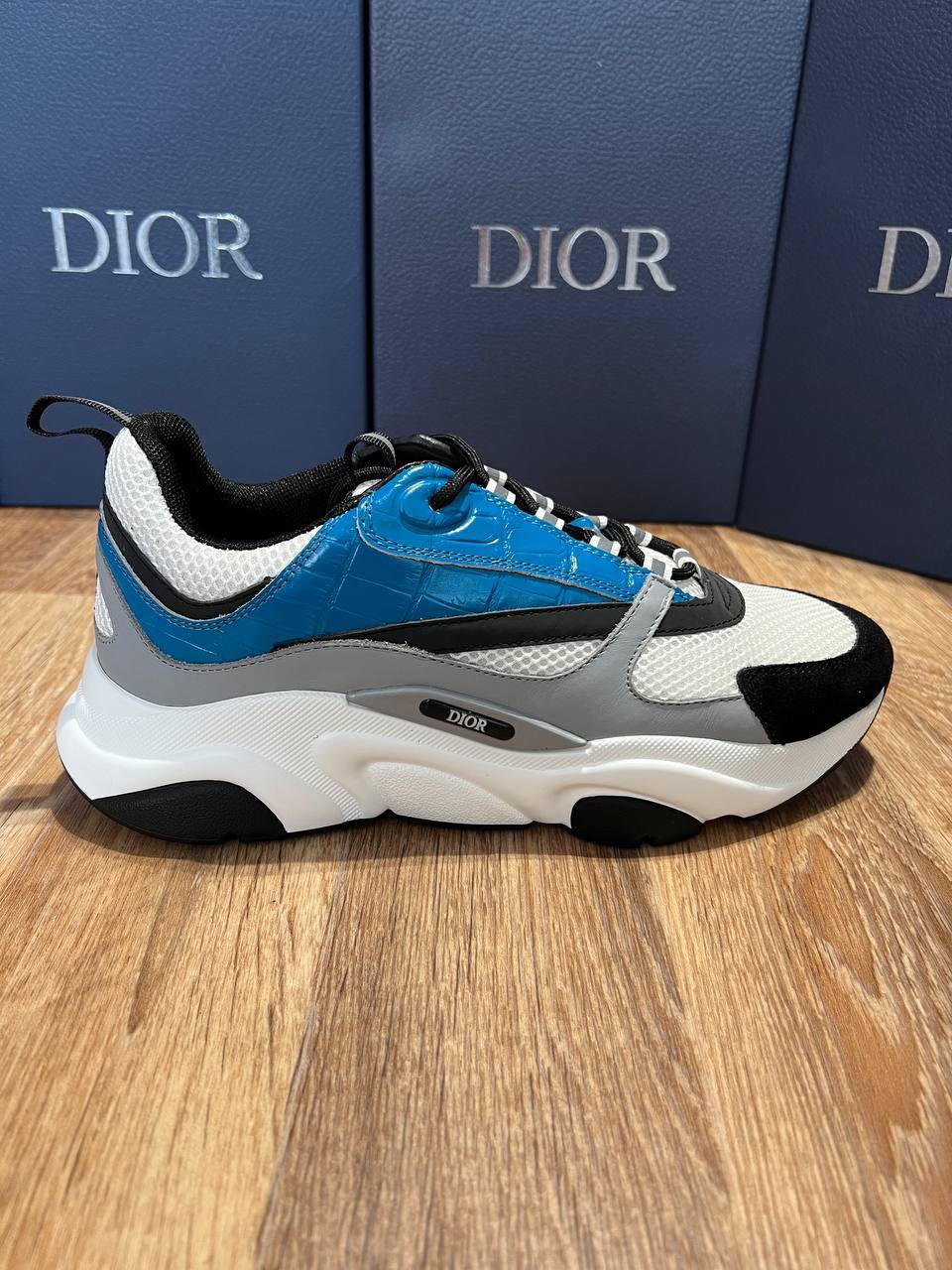 Dio b22 trainers jj0307