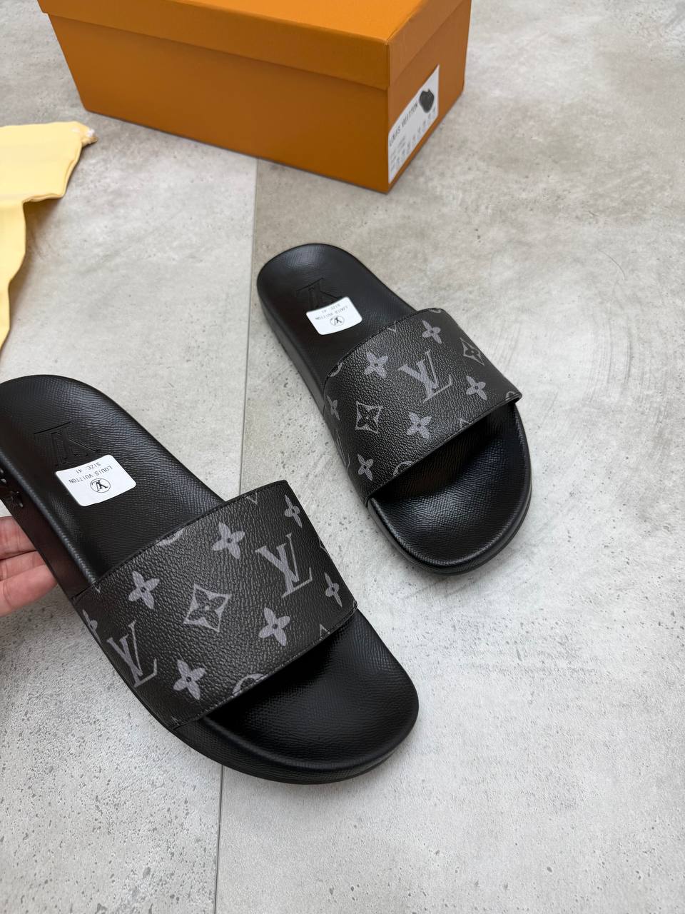 SUPER CLON MENS LV SLIDERS COME WITH BOX ETC am0207