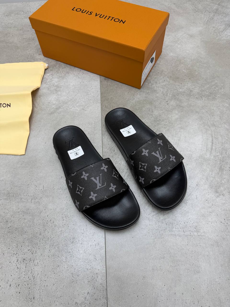 SUPER CLON MENS LV SLIDERS COME WITH BOX ETC am0207