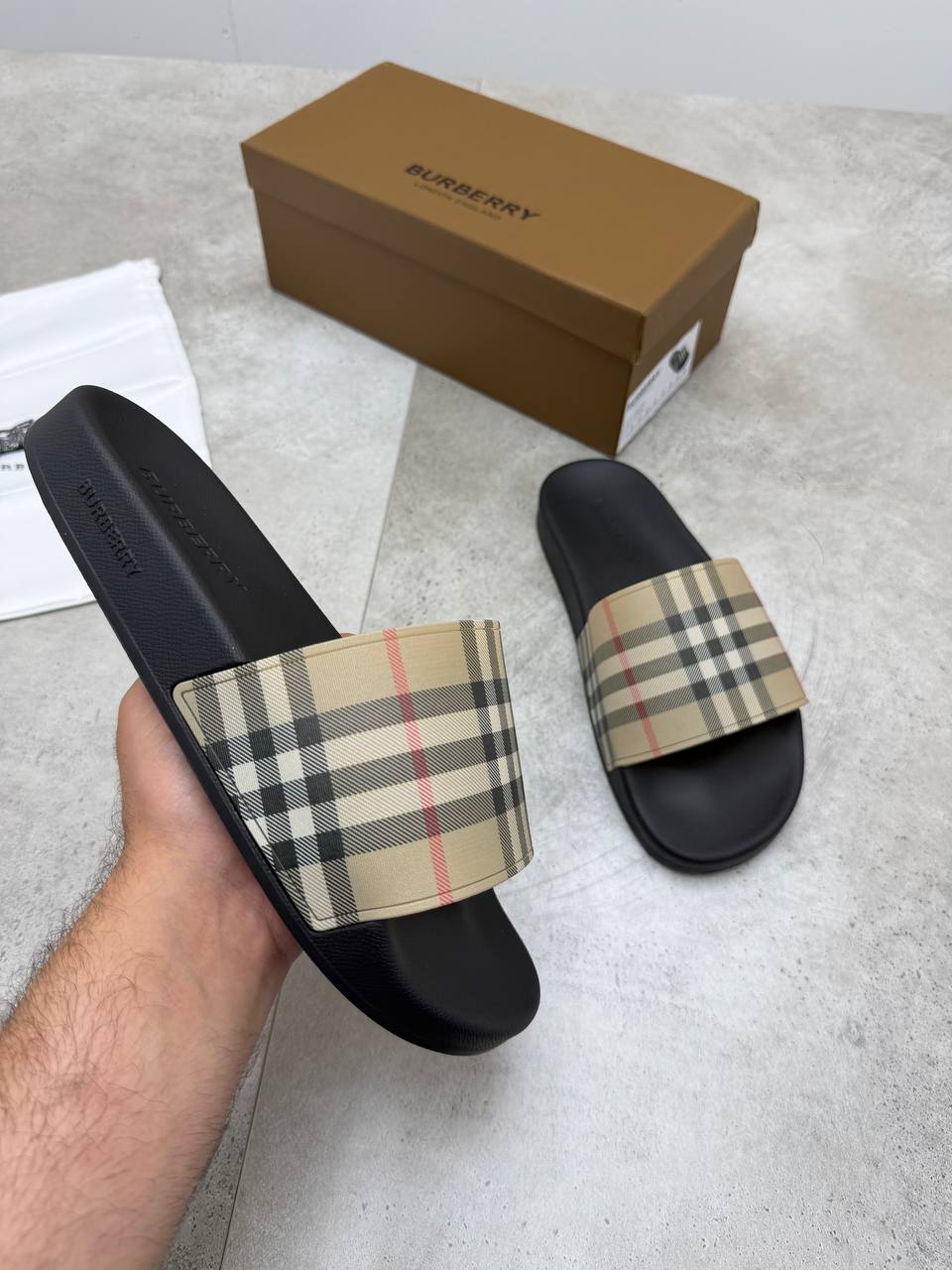 SUPER CLON BURBER MENS SLIDERS COME WITH BOX ETC am0207