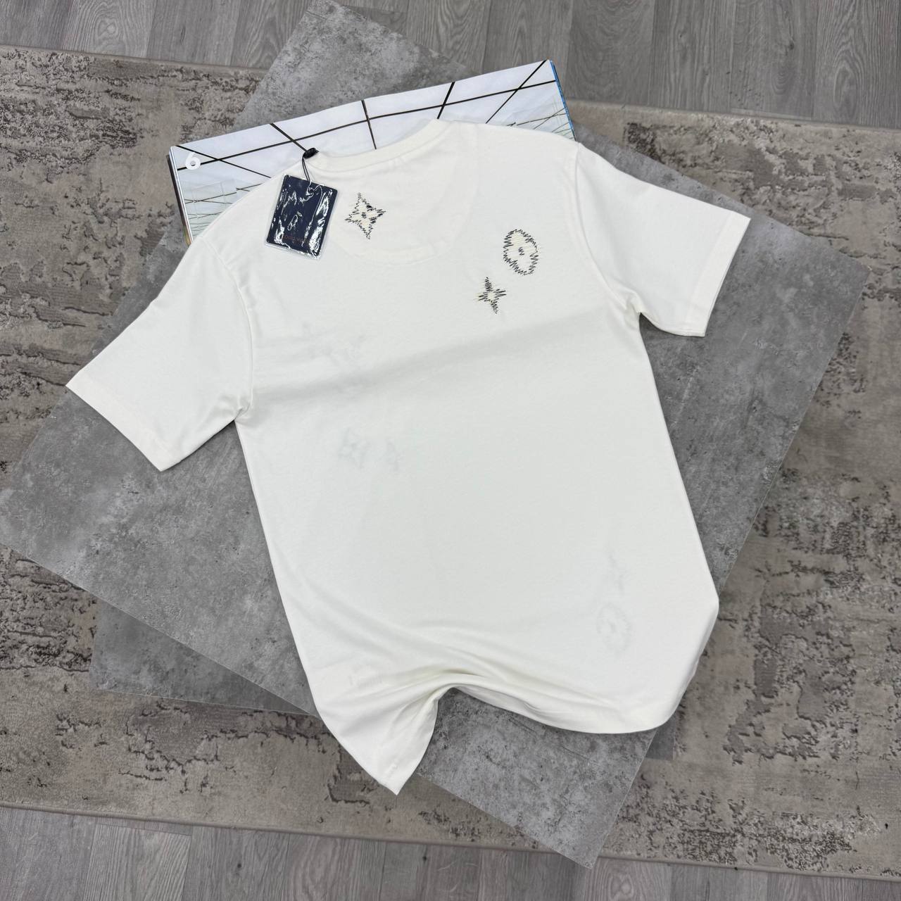 SUPER CLON LV TEE jay2307