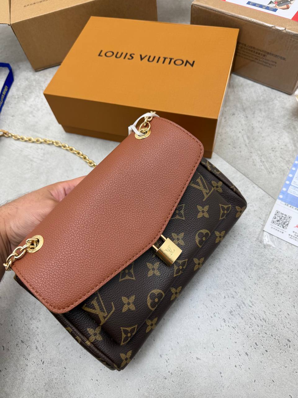 SUPER CLON LV BAG COME WITH BOX ETC am0807