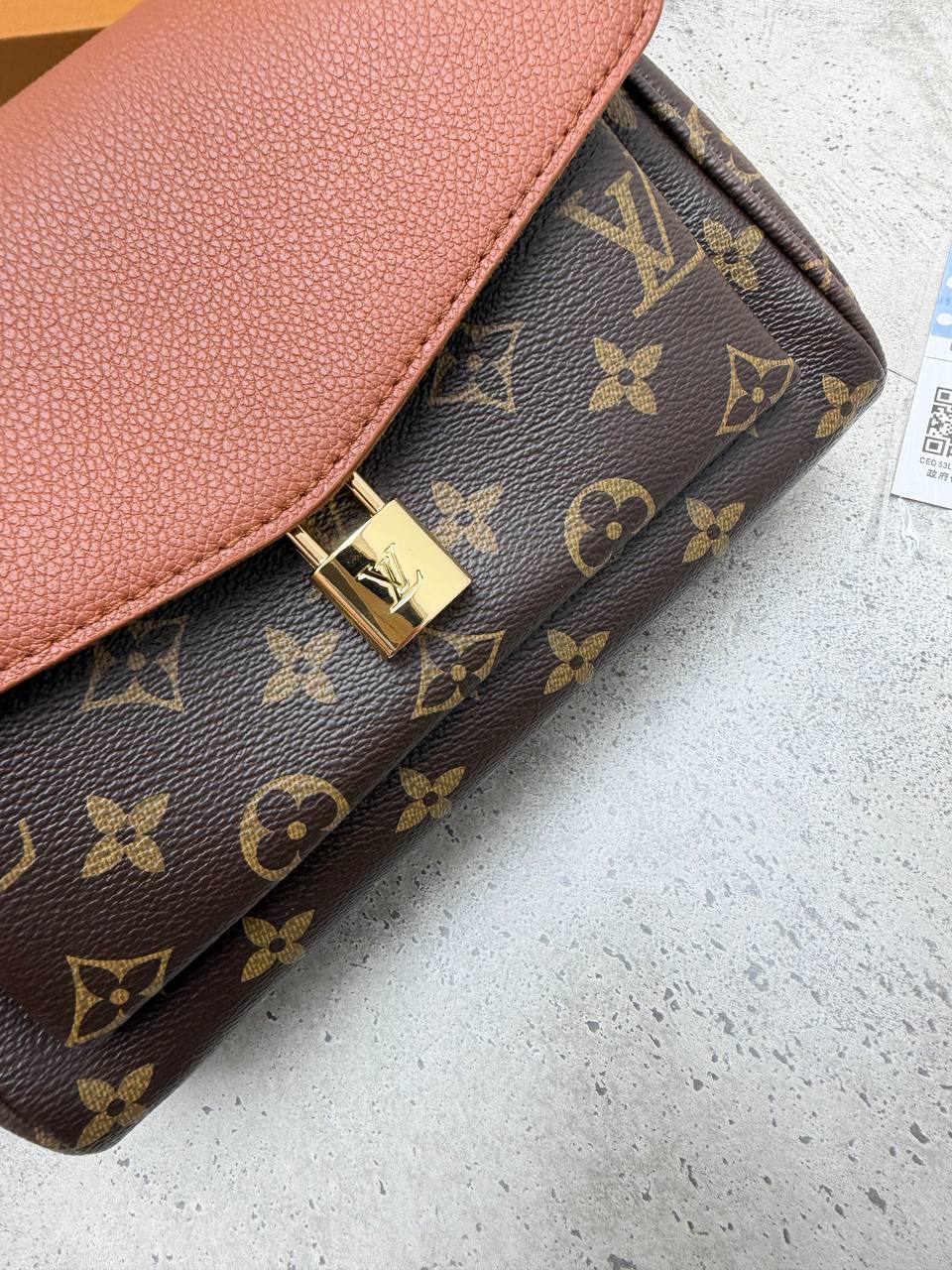SUPER CLON LV BAG COME WITH BOX ETC am0807