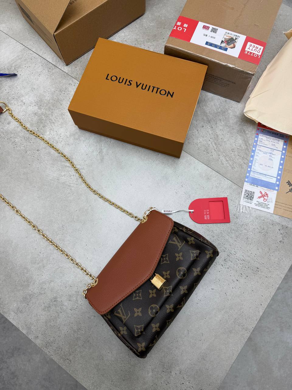 SUPER CLON LV BAG COME WITH BOX ETC am0807