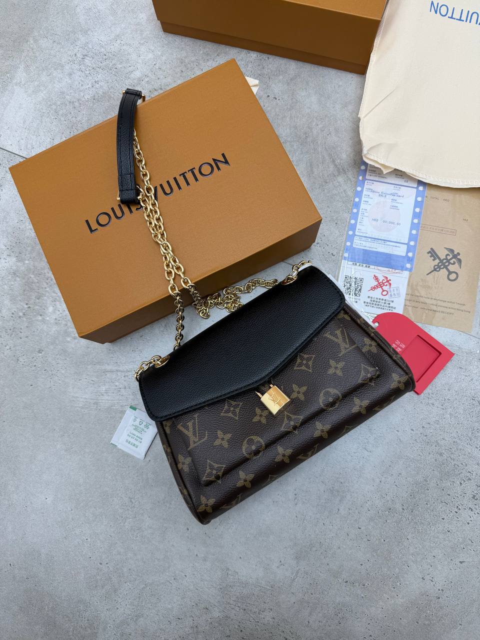 SUPER CLON LV BAG COME WITH BOX ETC am0807