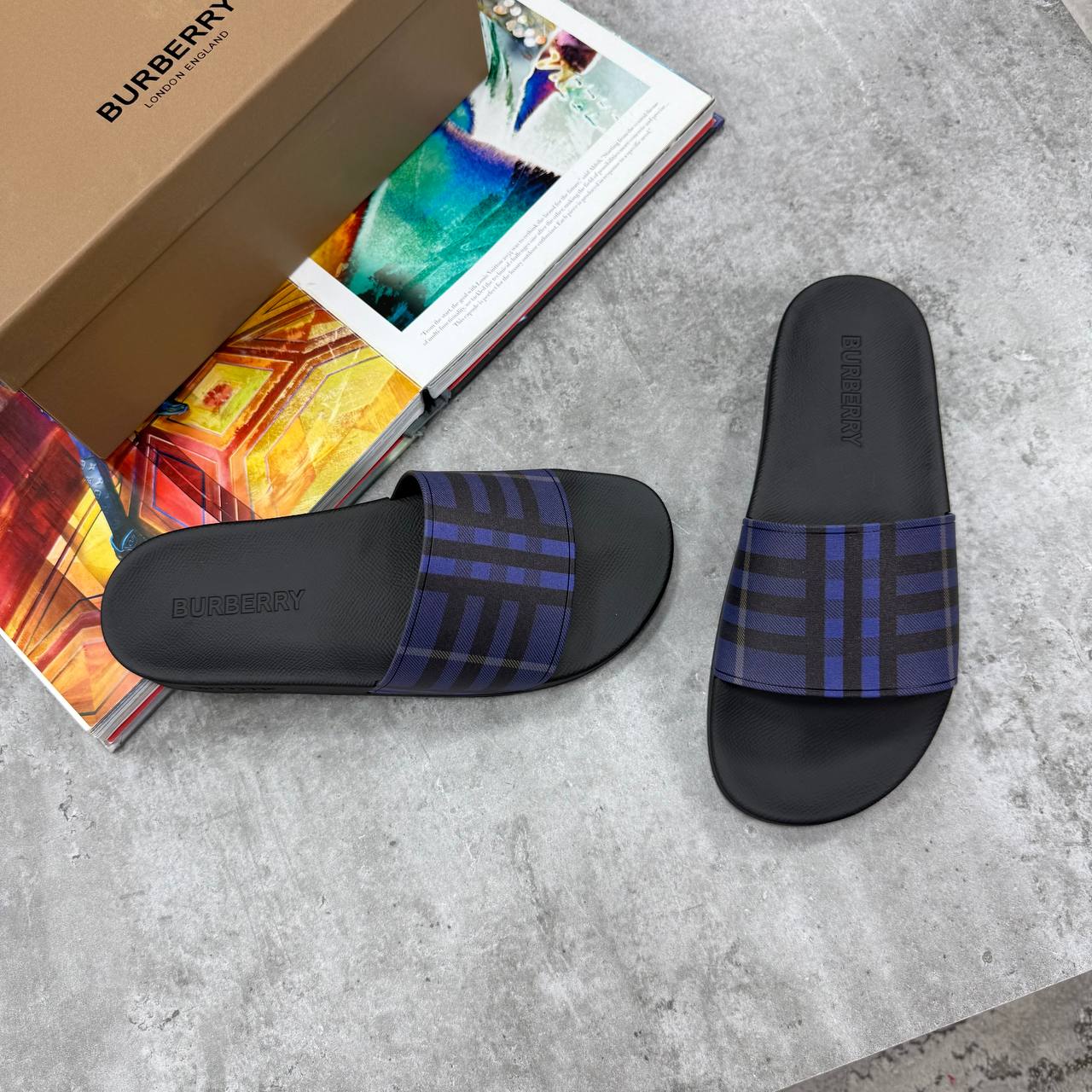 HIGH END BURBERR SLIDES MENS WITH FULL PACKAGING ETC jay0907
