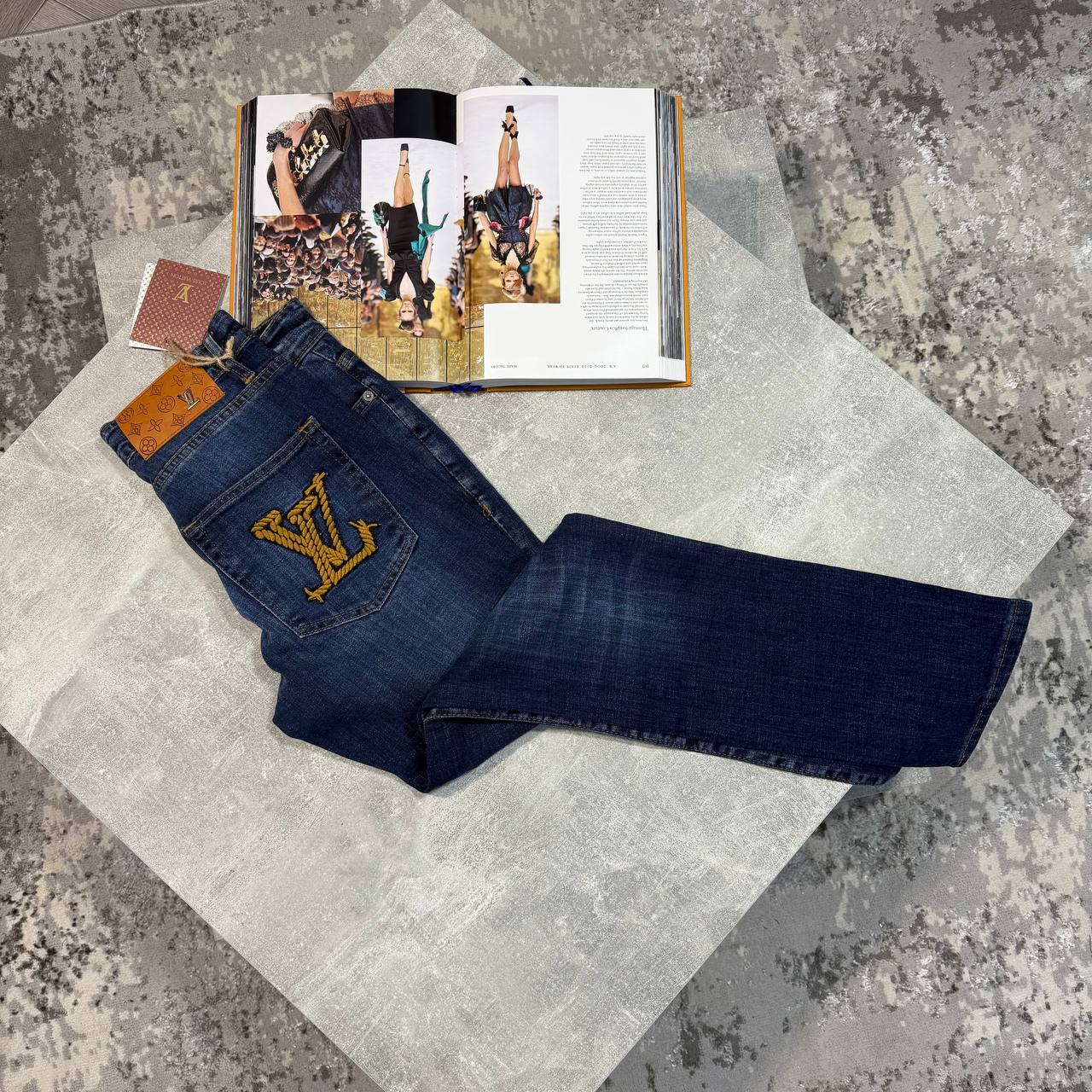 LV Jeans aj0404