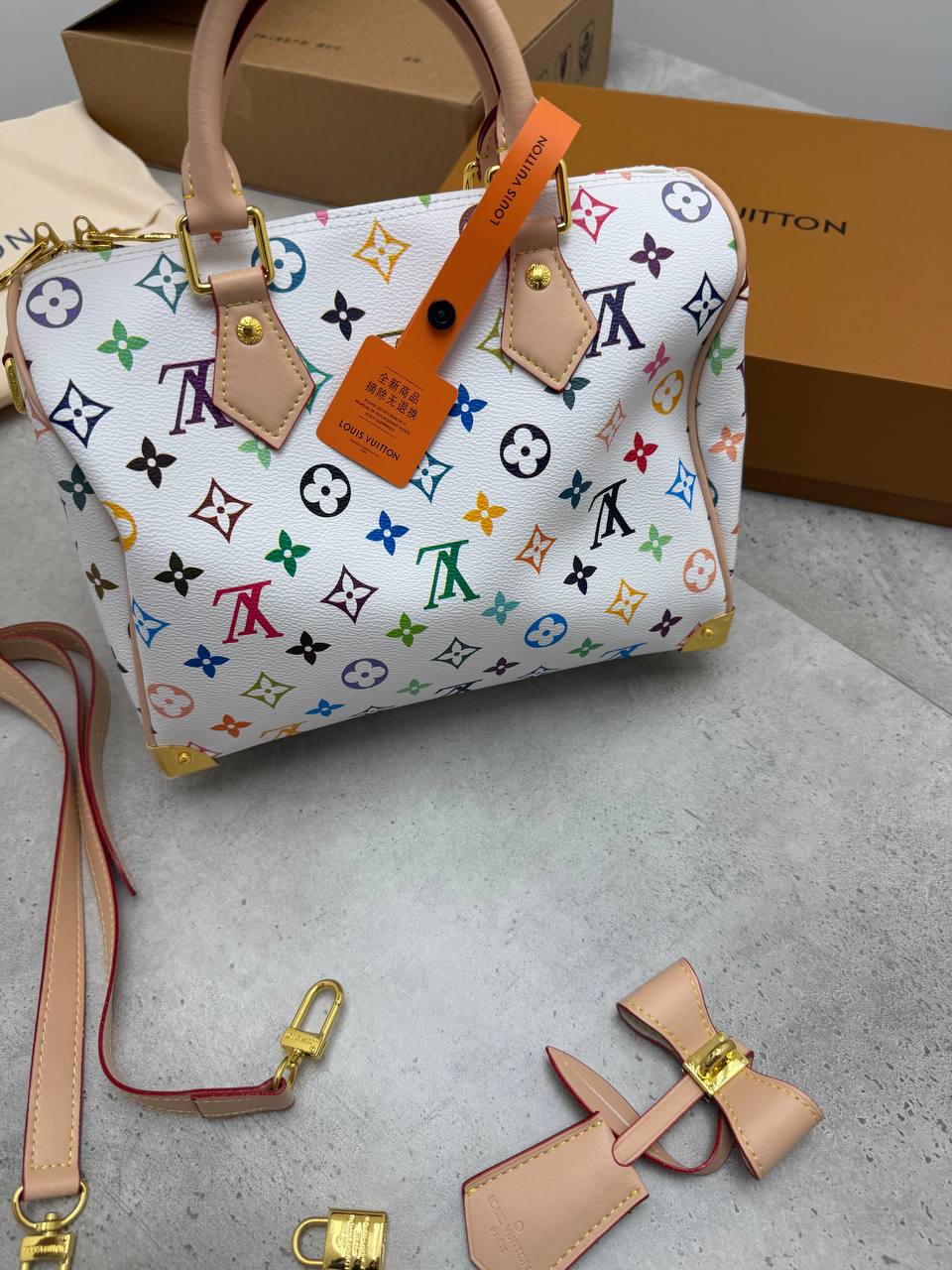 SUPER CLON WOMENS LV COME WITH BOX ETC am1007