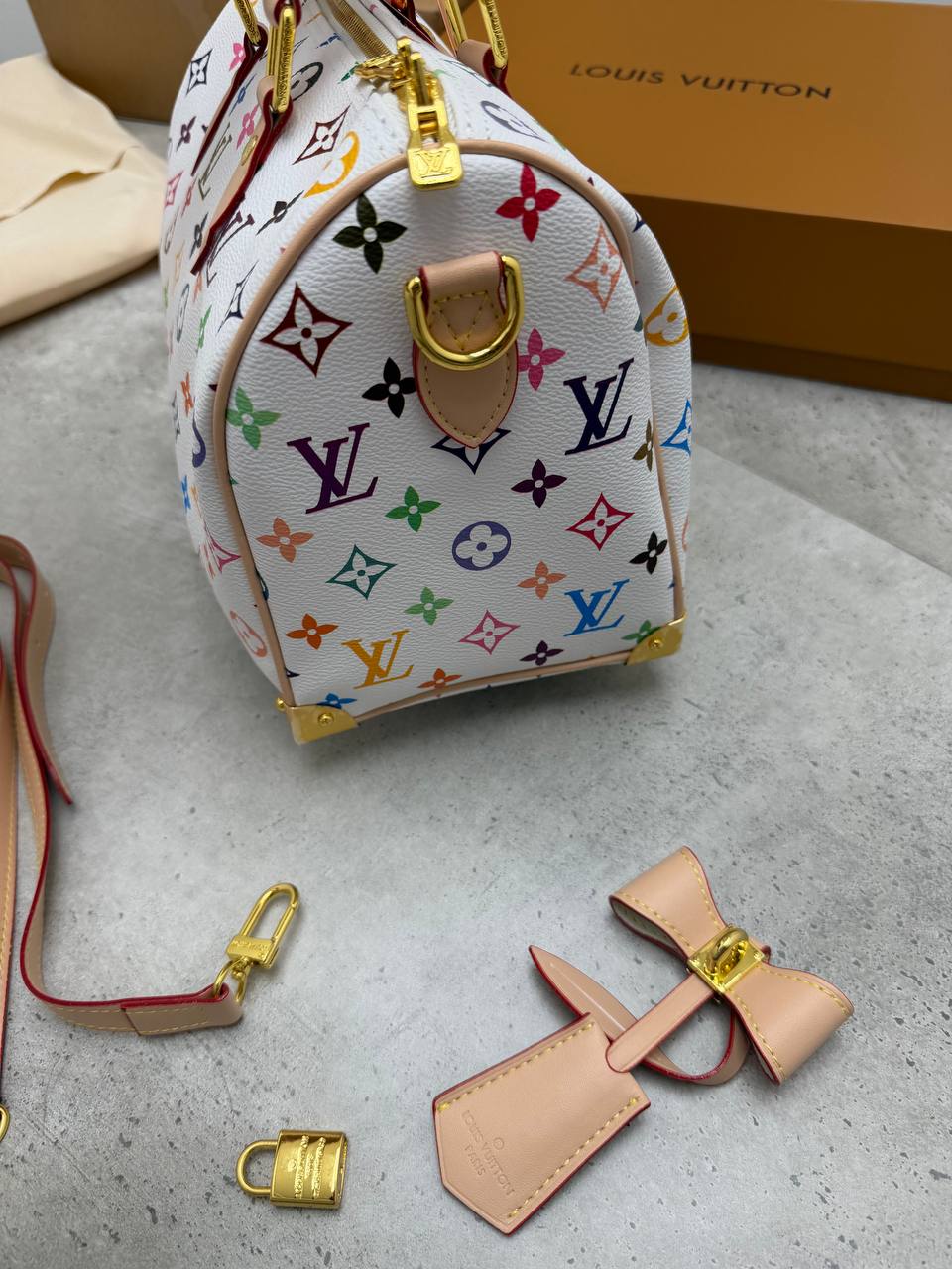 SUPER CLON WOMENS LV COME WITH BOX ETC am1007
