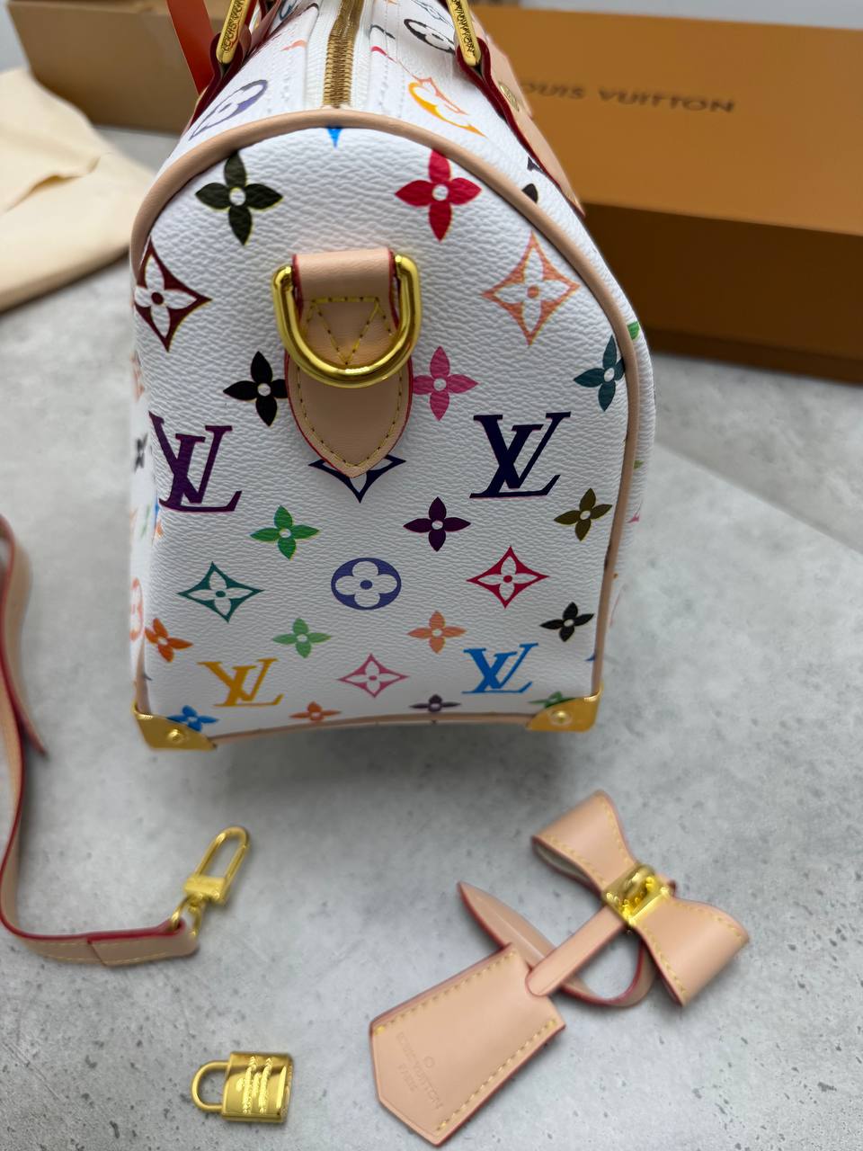 SUPER CLON WOMENS LV COME WITH BOX ETC am1007