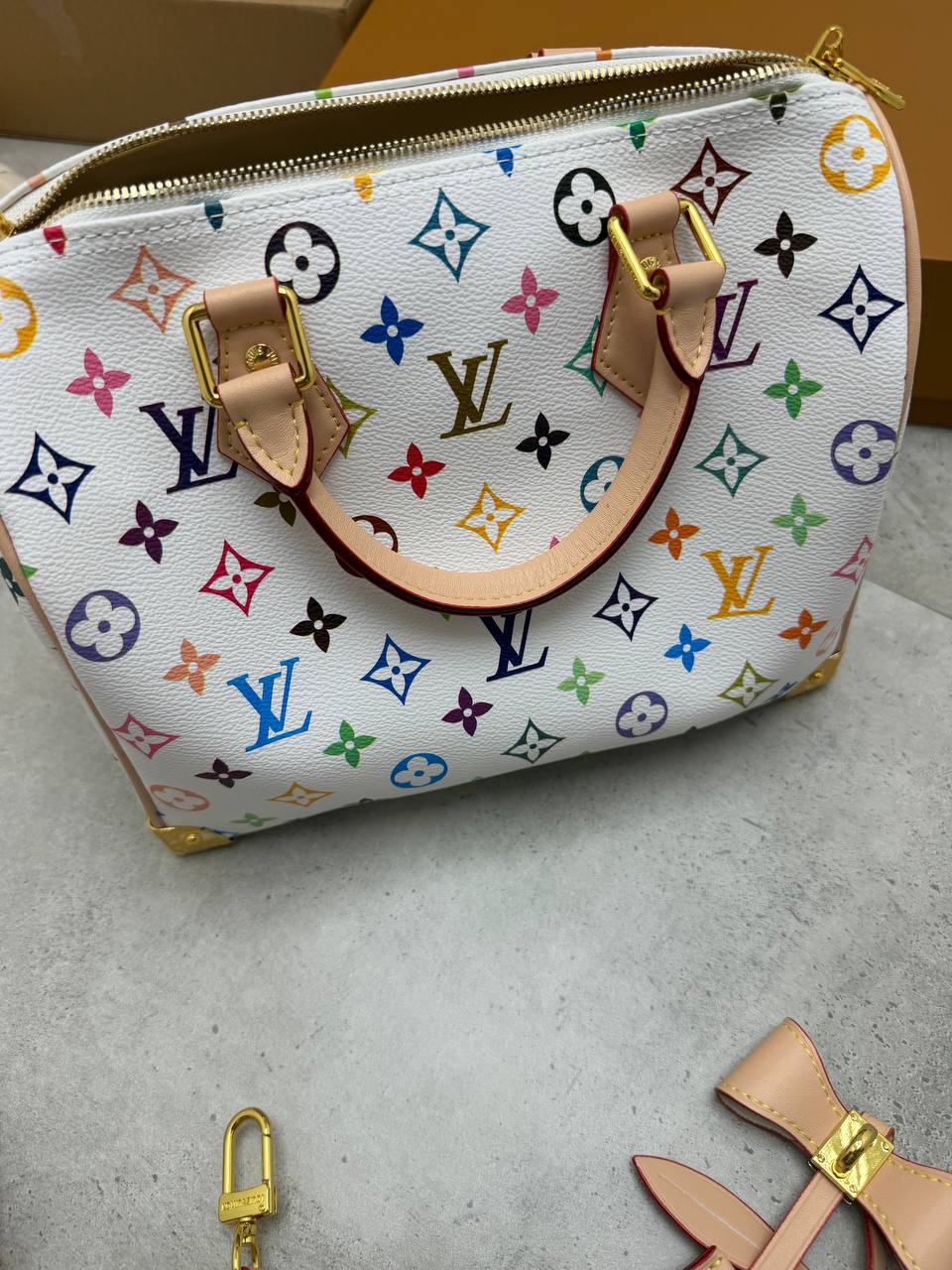 SUPER CLON WOMENS LV COME WITH BOX ETC am1007