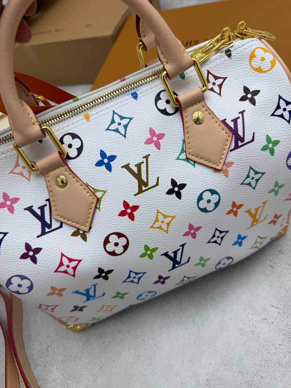 SUPER CLON WOMENS LV COME WITH BOX ETC am1007